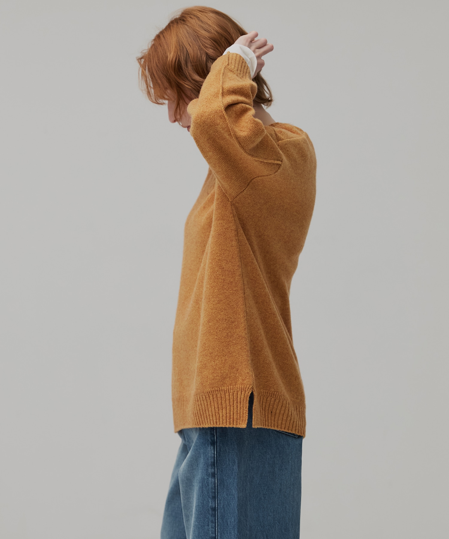 ラムウールVネックニット