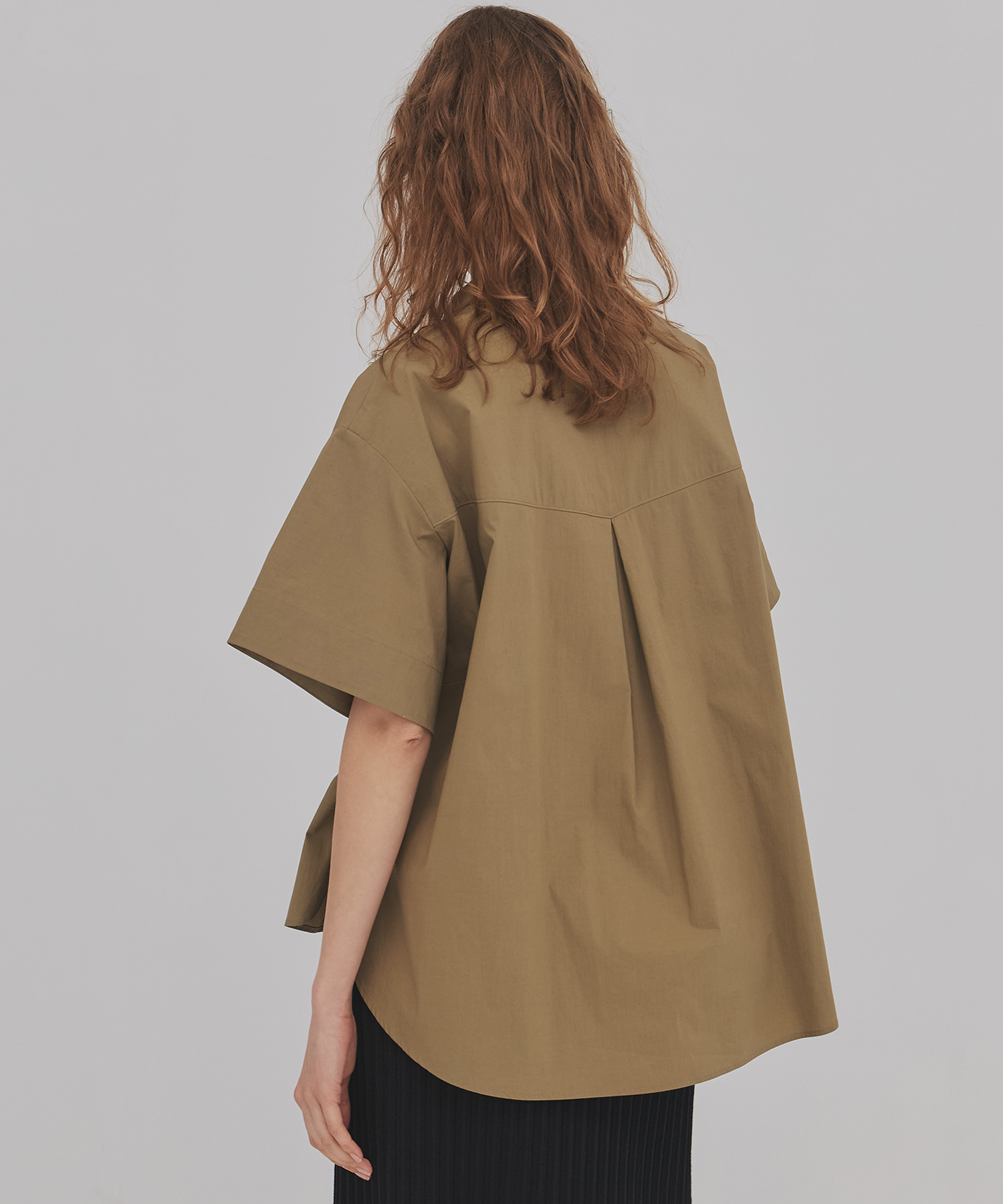 フラップタックハーフスリーブシャツ