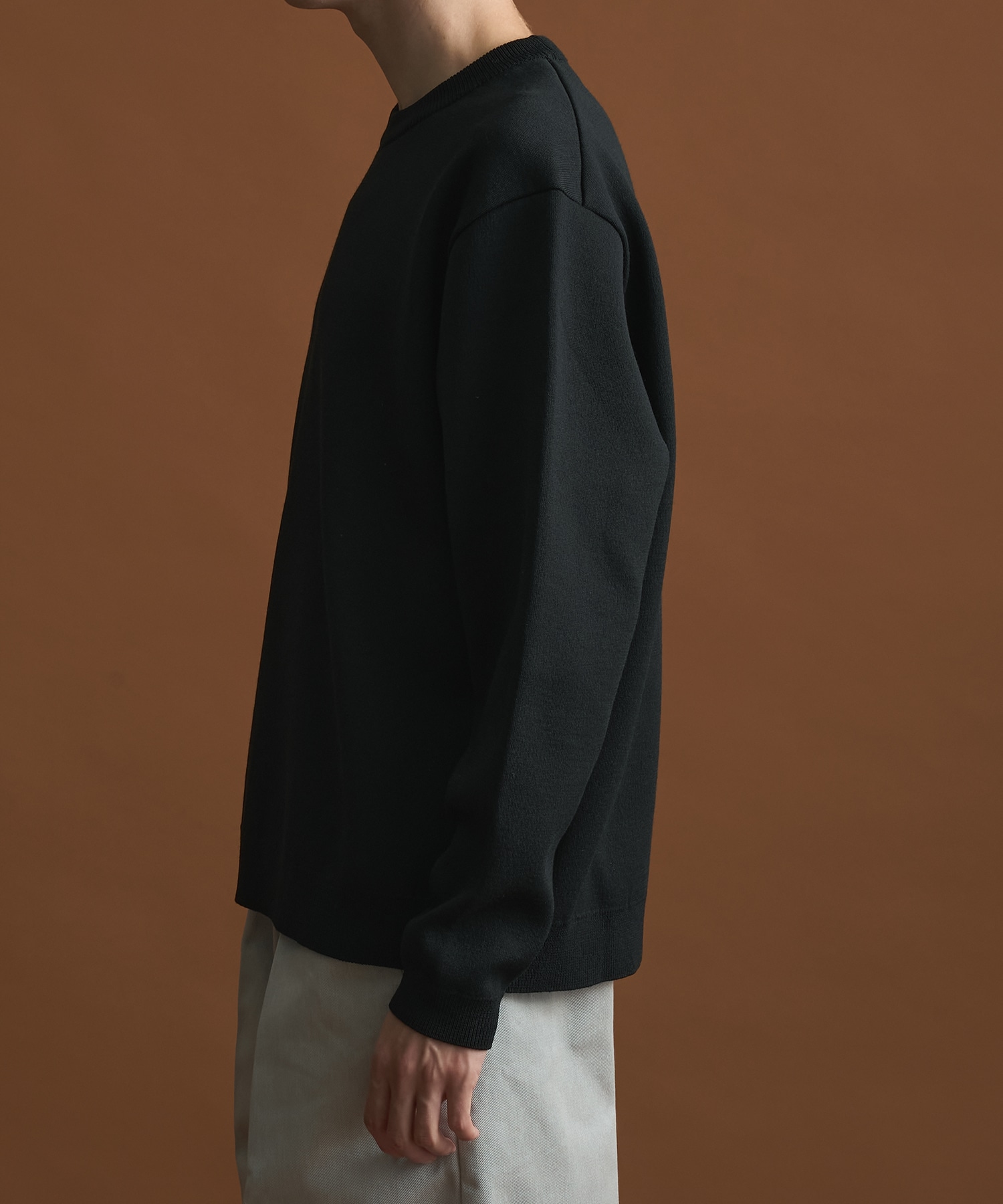 バウンドウールライトクルーネックニット