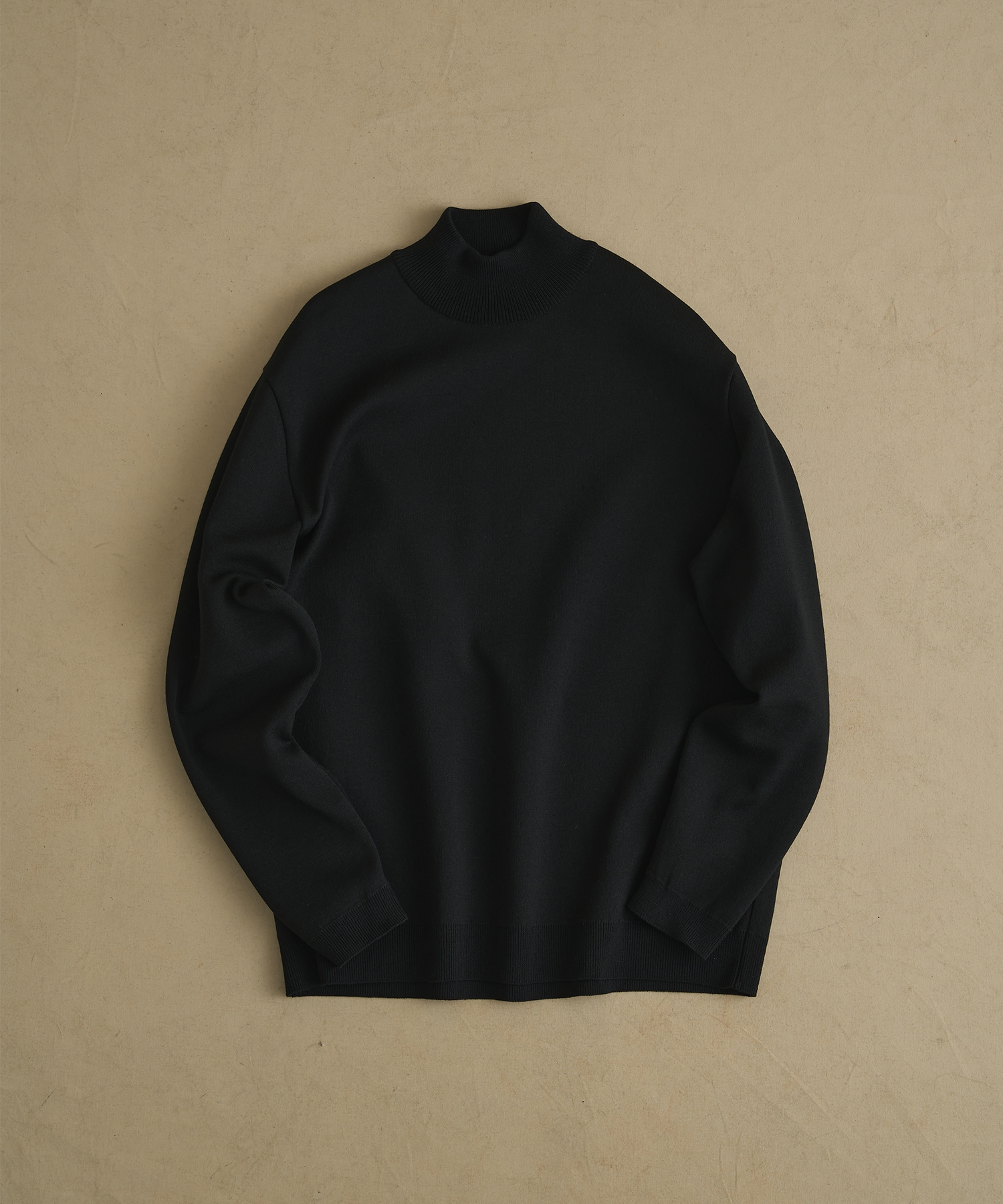 〔一部店舗限定〕バウンドウールライトハイネックニット