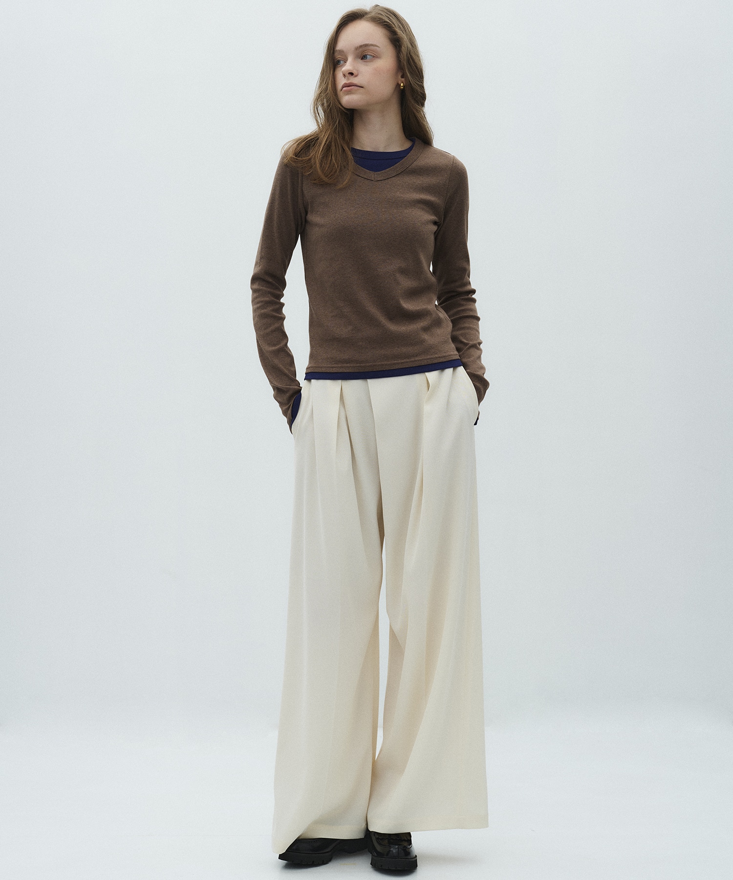 Vネックレイヤードトップス