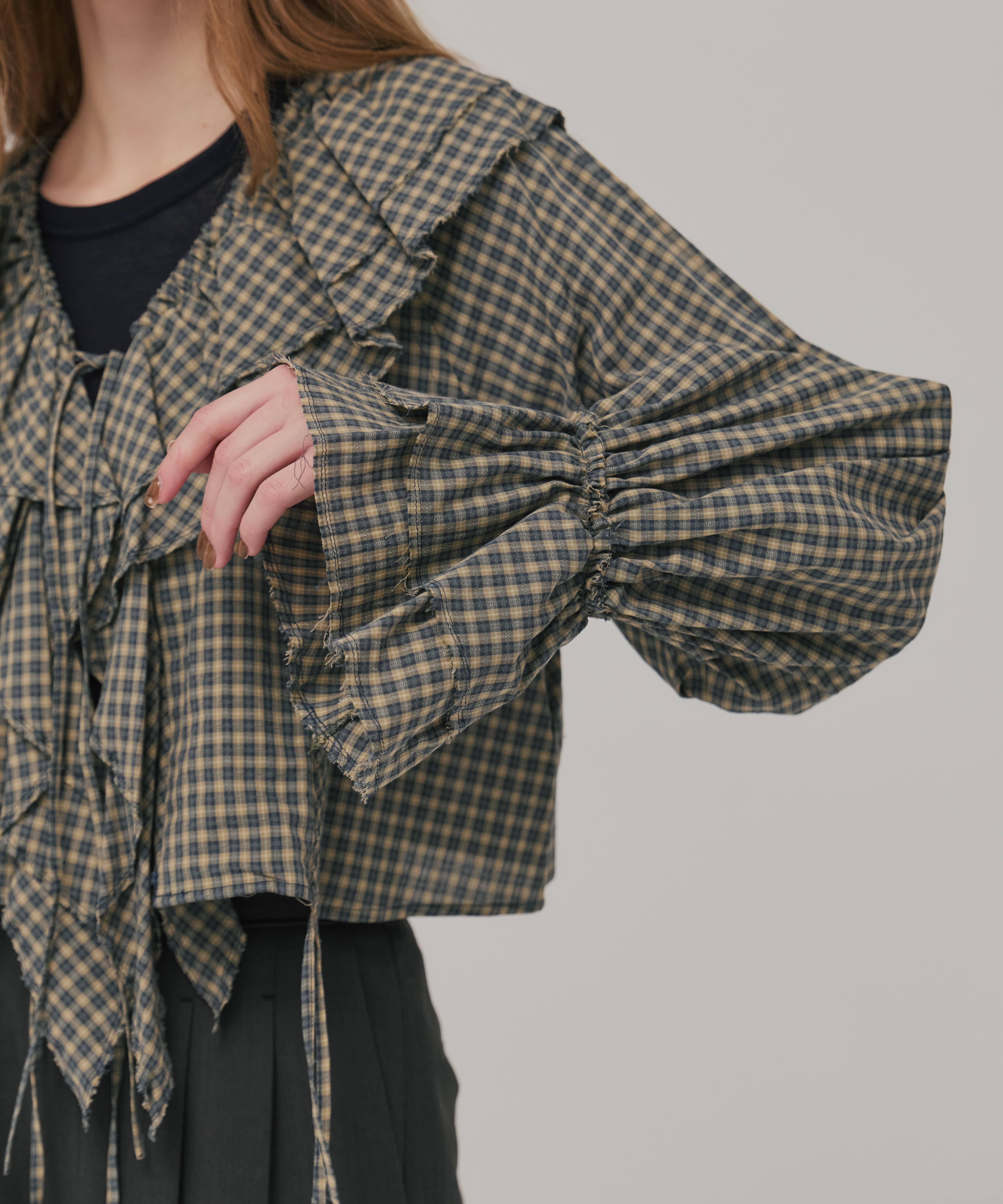 ラッフルカラーギャザーブラウス