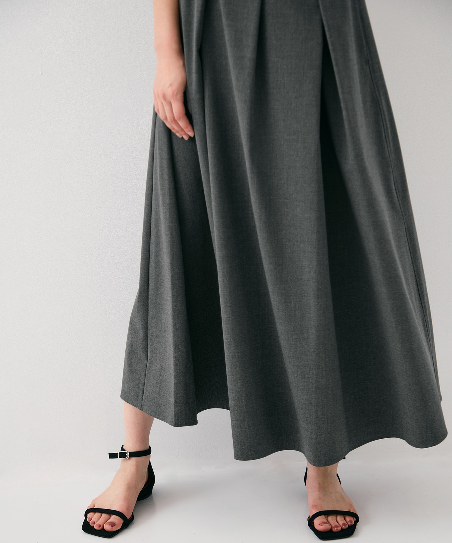 ショルダータックノースリワンピ