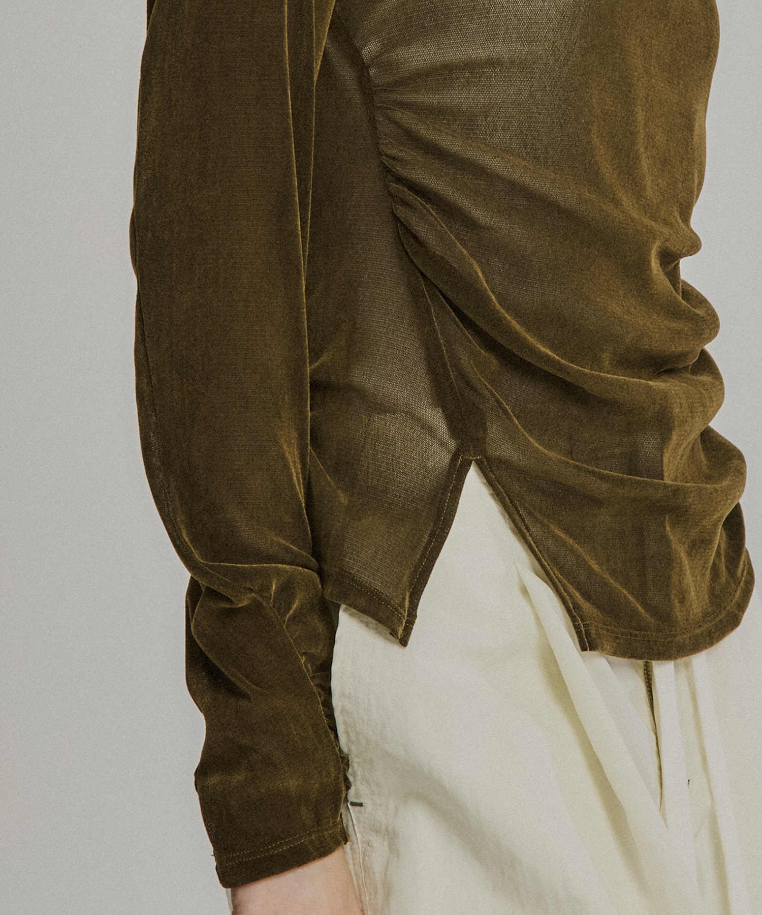 シャーリングベロアチュールスリットTOP