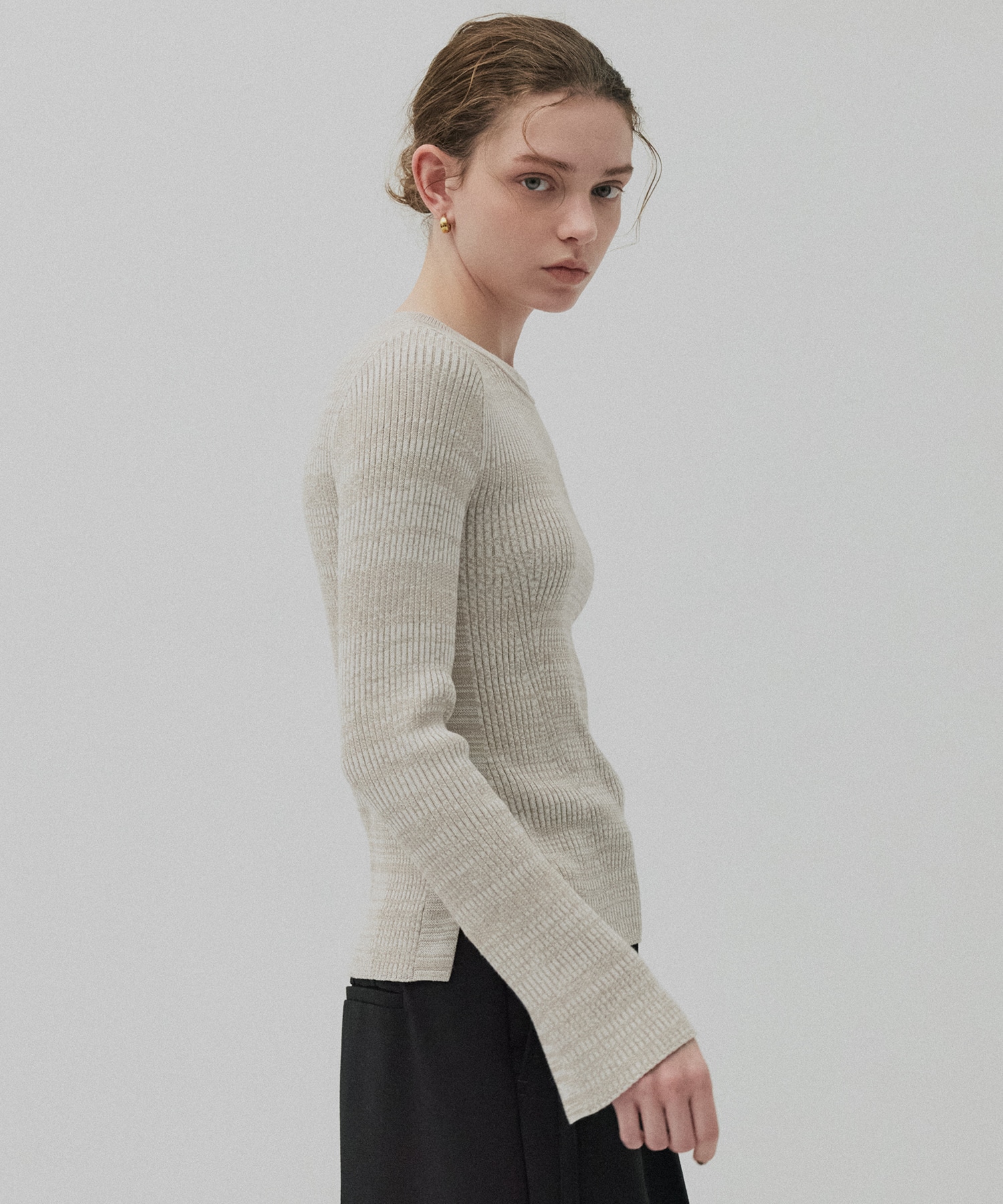 クルーネックリブニット