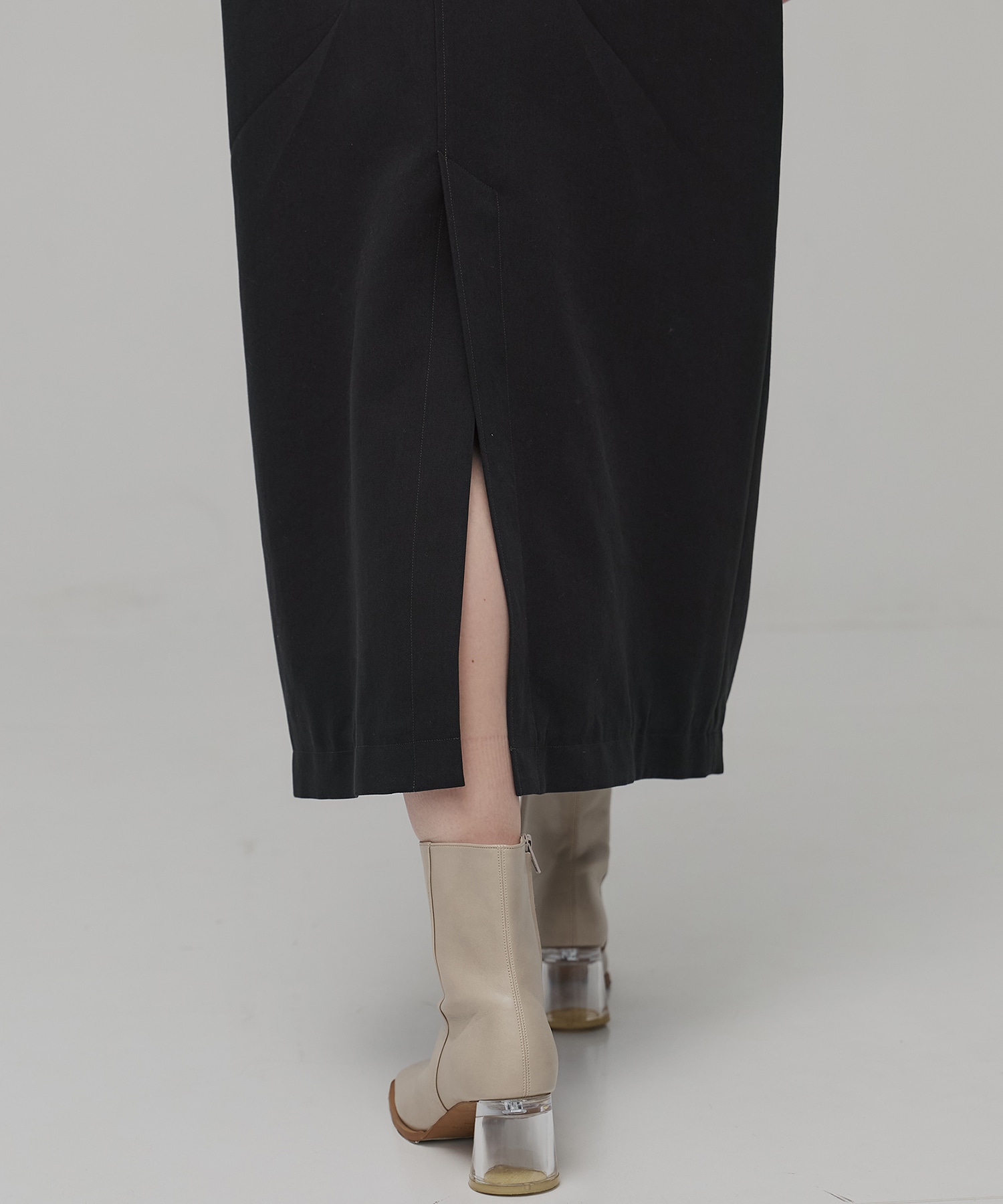 Vネックジャンパースカート