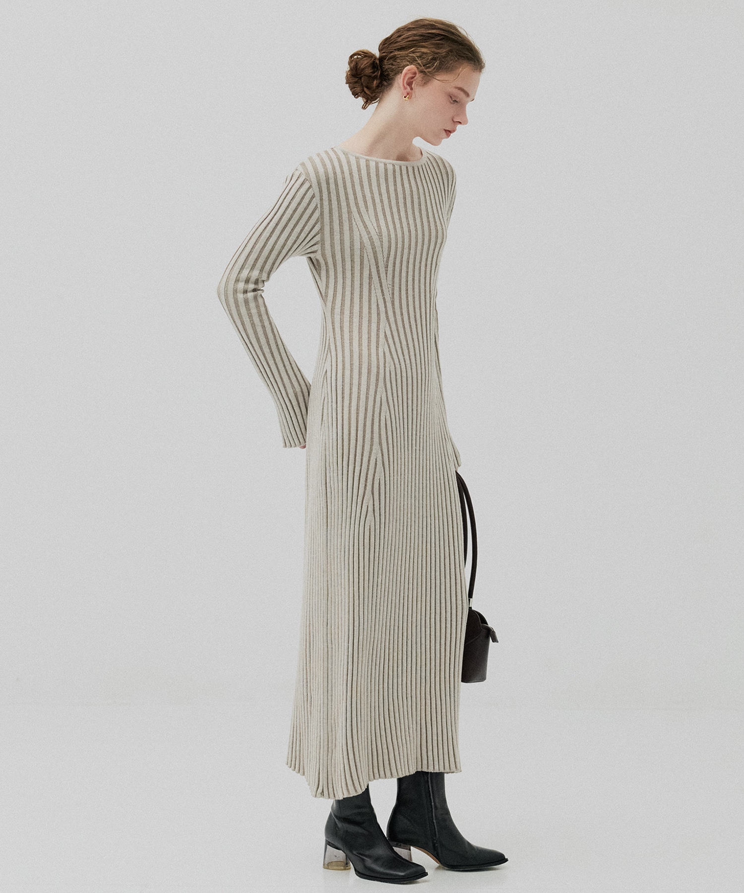 フレアリブニットワンピース