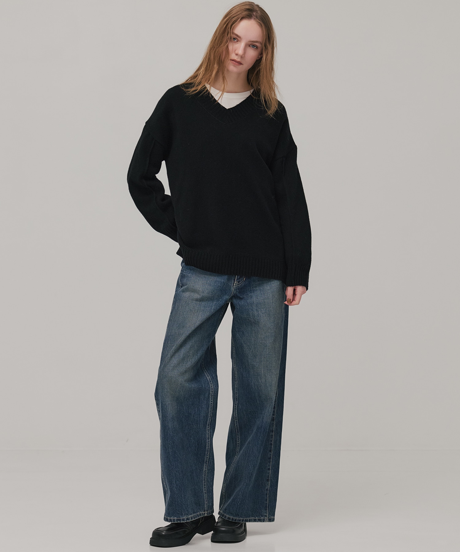 ラムウールVネックニット