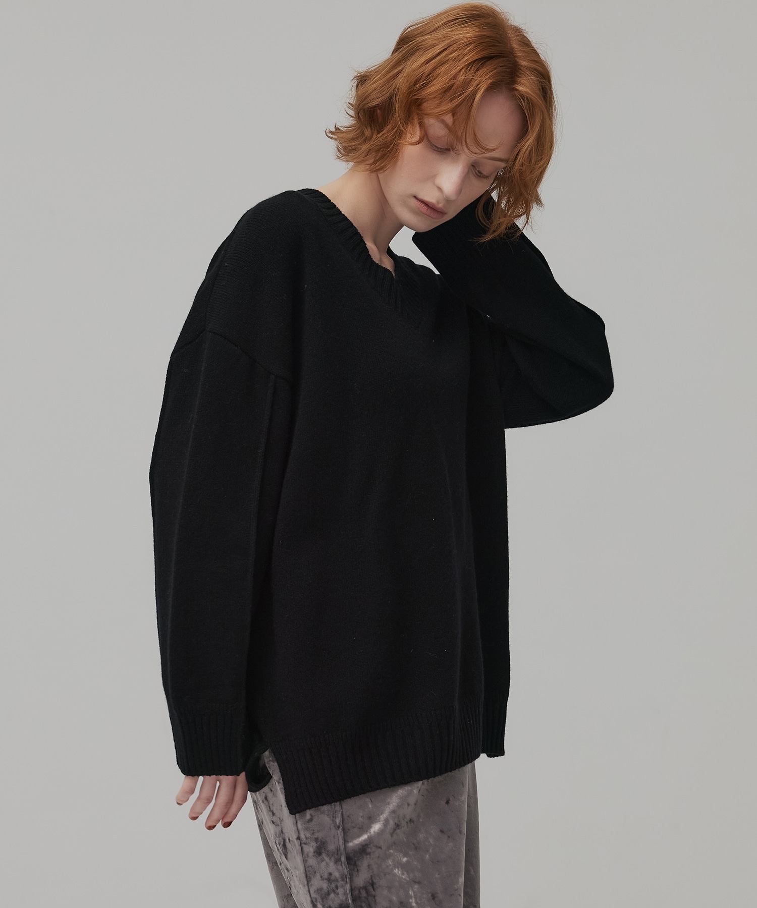 ラムウールVネックニット