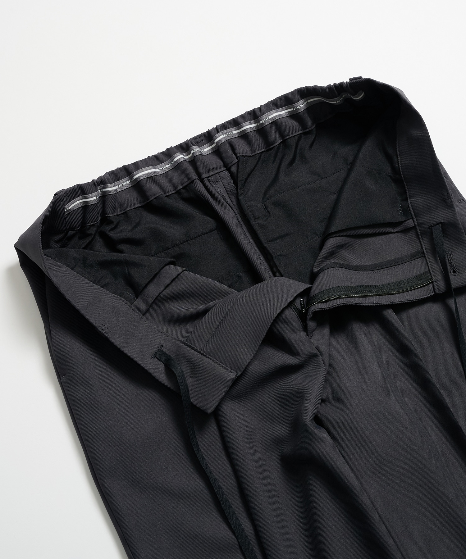 【WEB限定】GRツイルエバークリースストレートスラックス