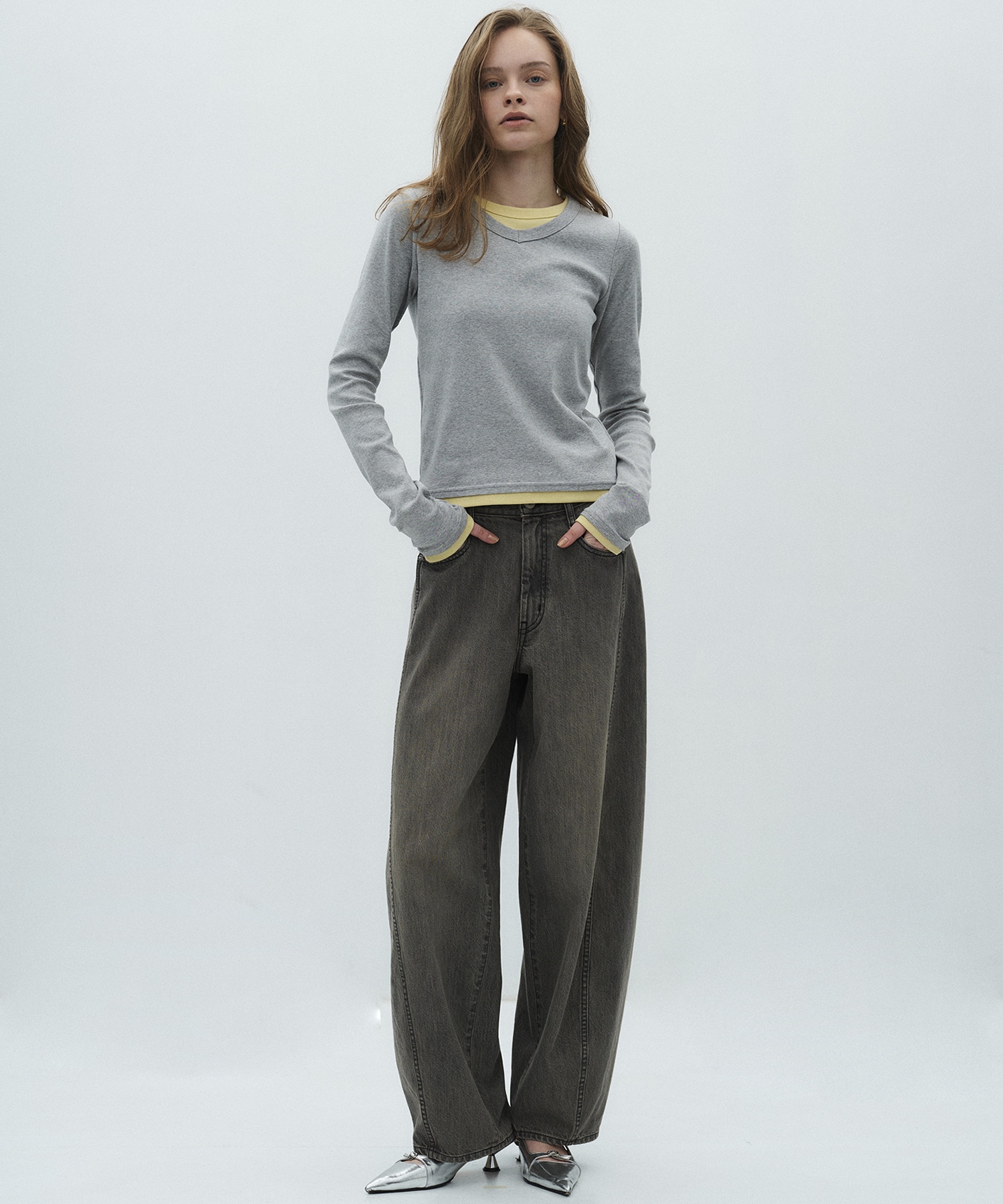 Vネックレイヤードトップス