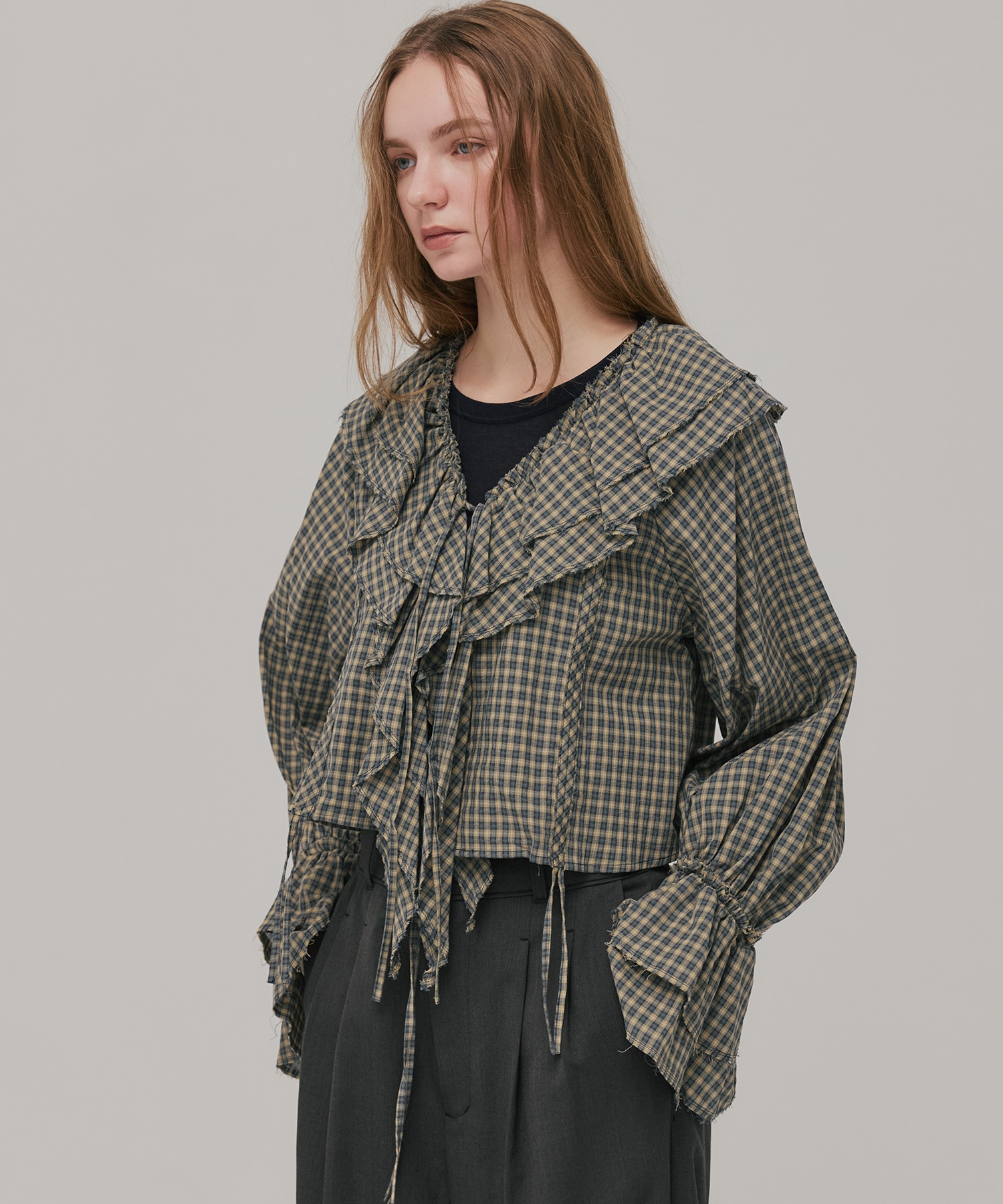 ラッフルカラーギャザーブラウス