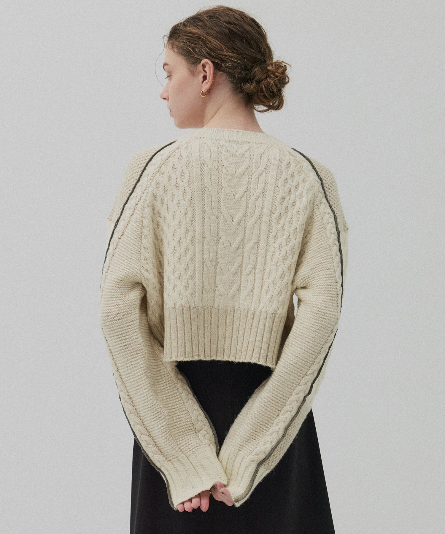 ケーブルパッチワークニット