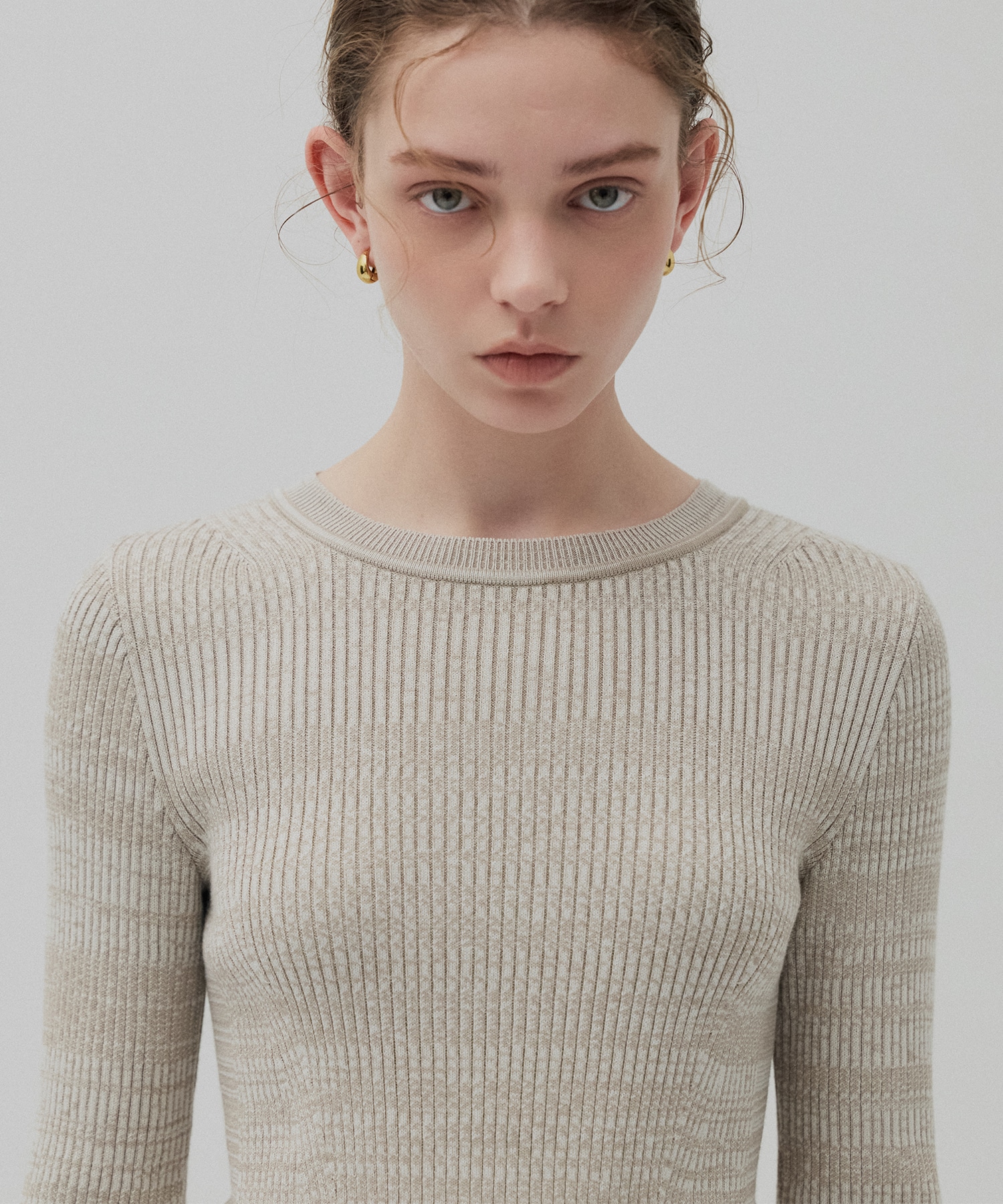 クルーネックリブニット