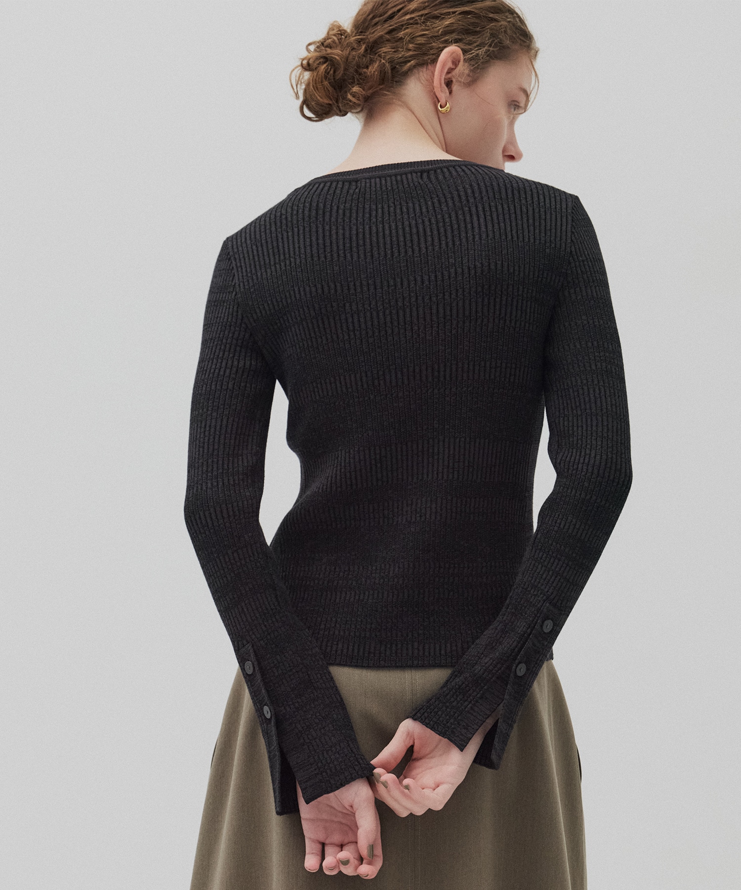 クルーネックリブニット