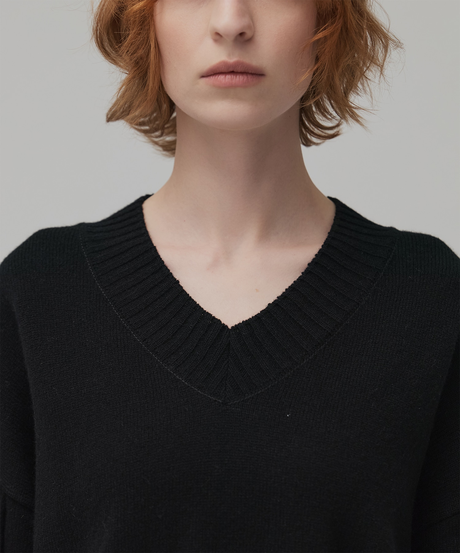 ラムウールVネックニット