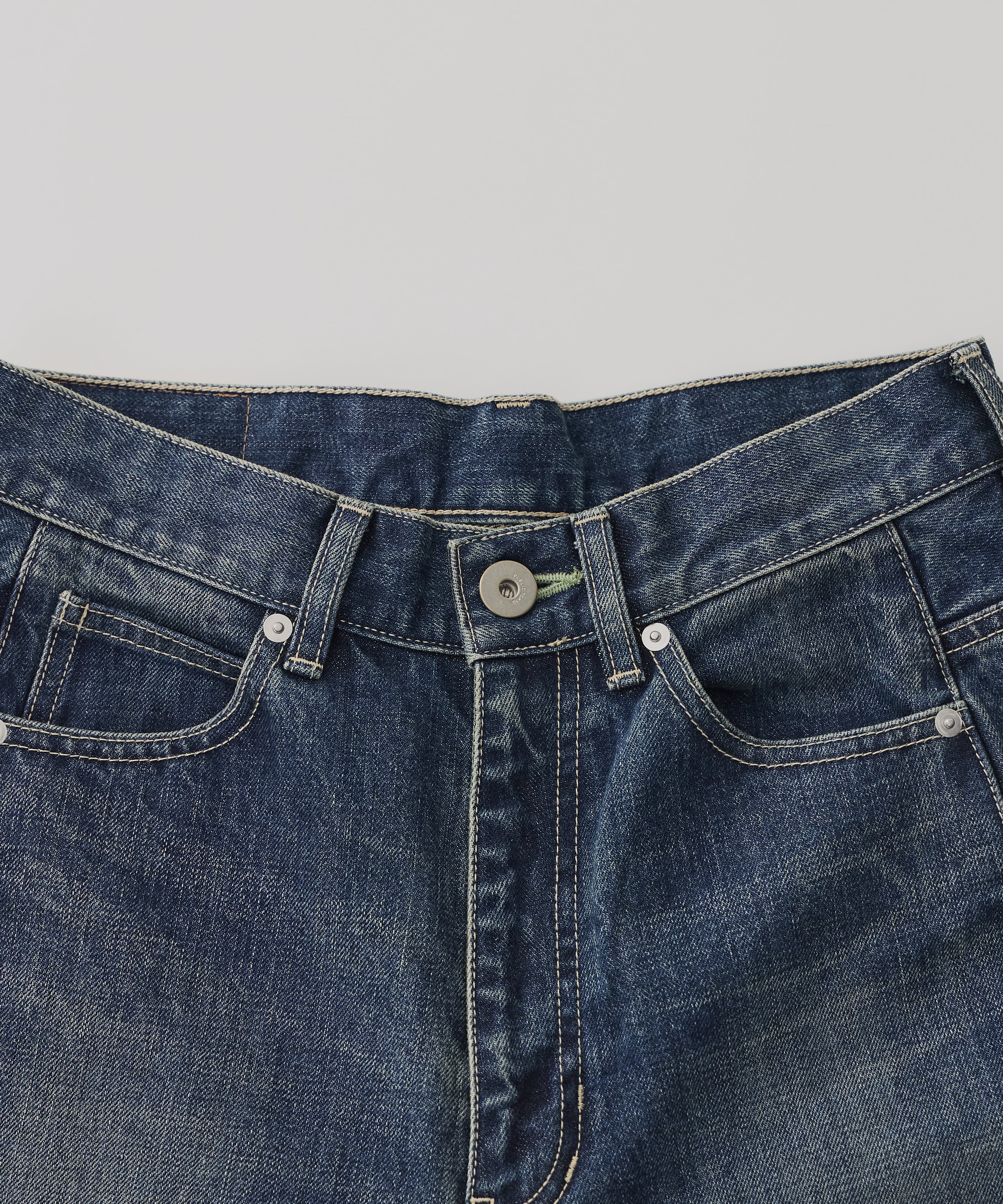 ラインストレートデニム