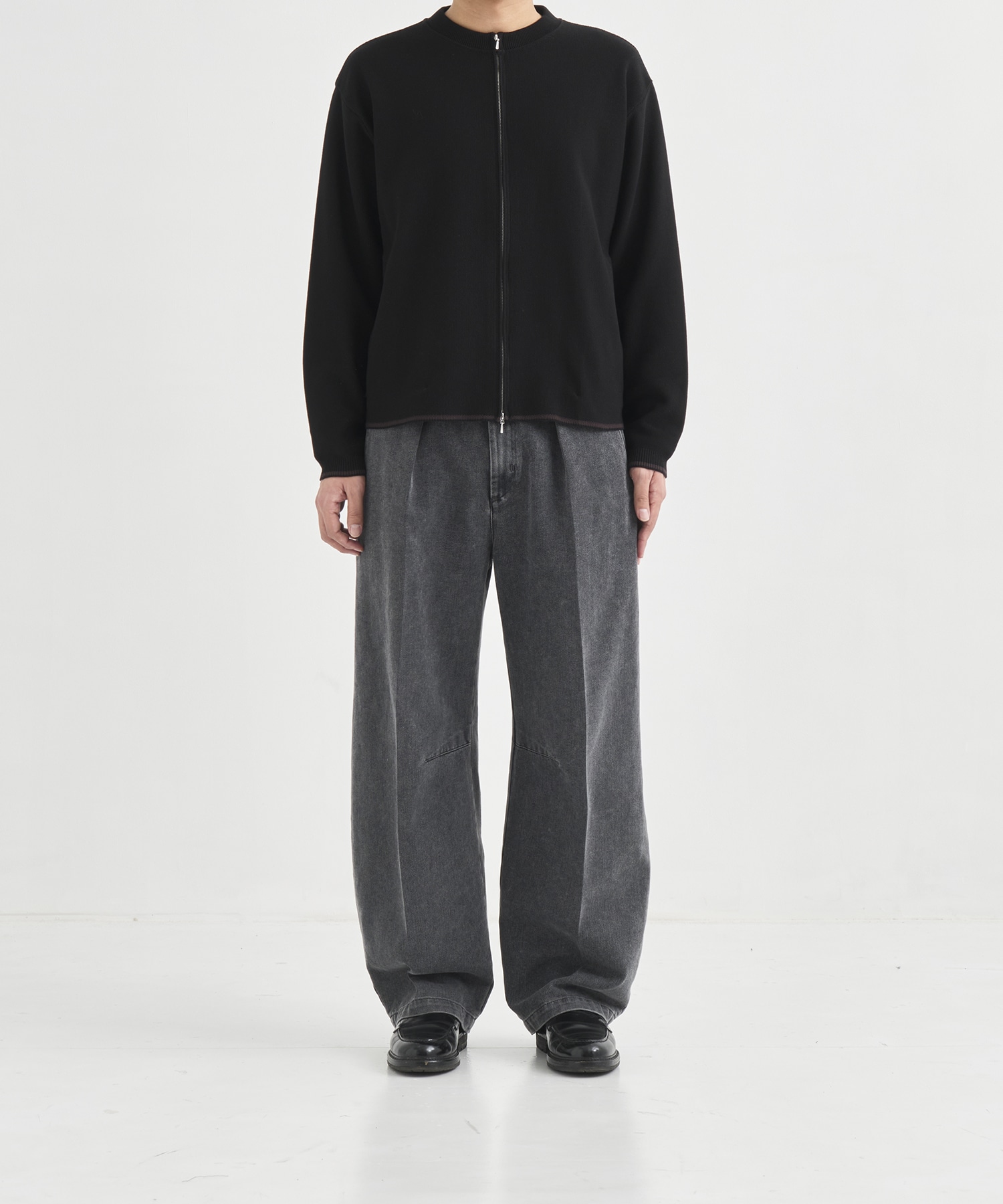 ジップアップクルーネックカーデ