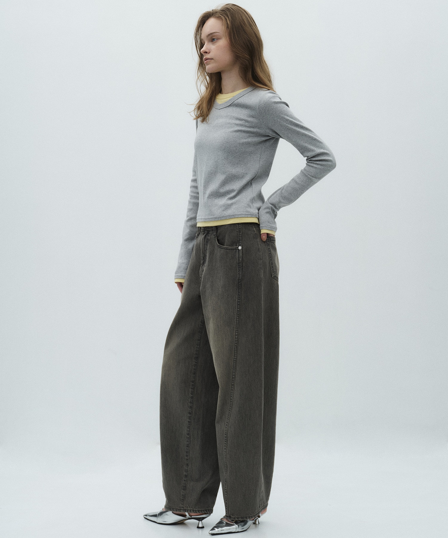 Vネックレイヤードトップス