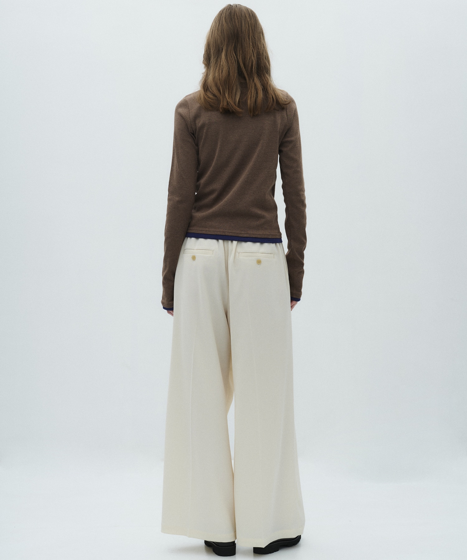 Vネックレイヤードトップス