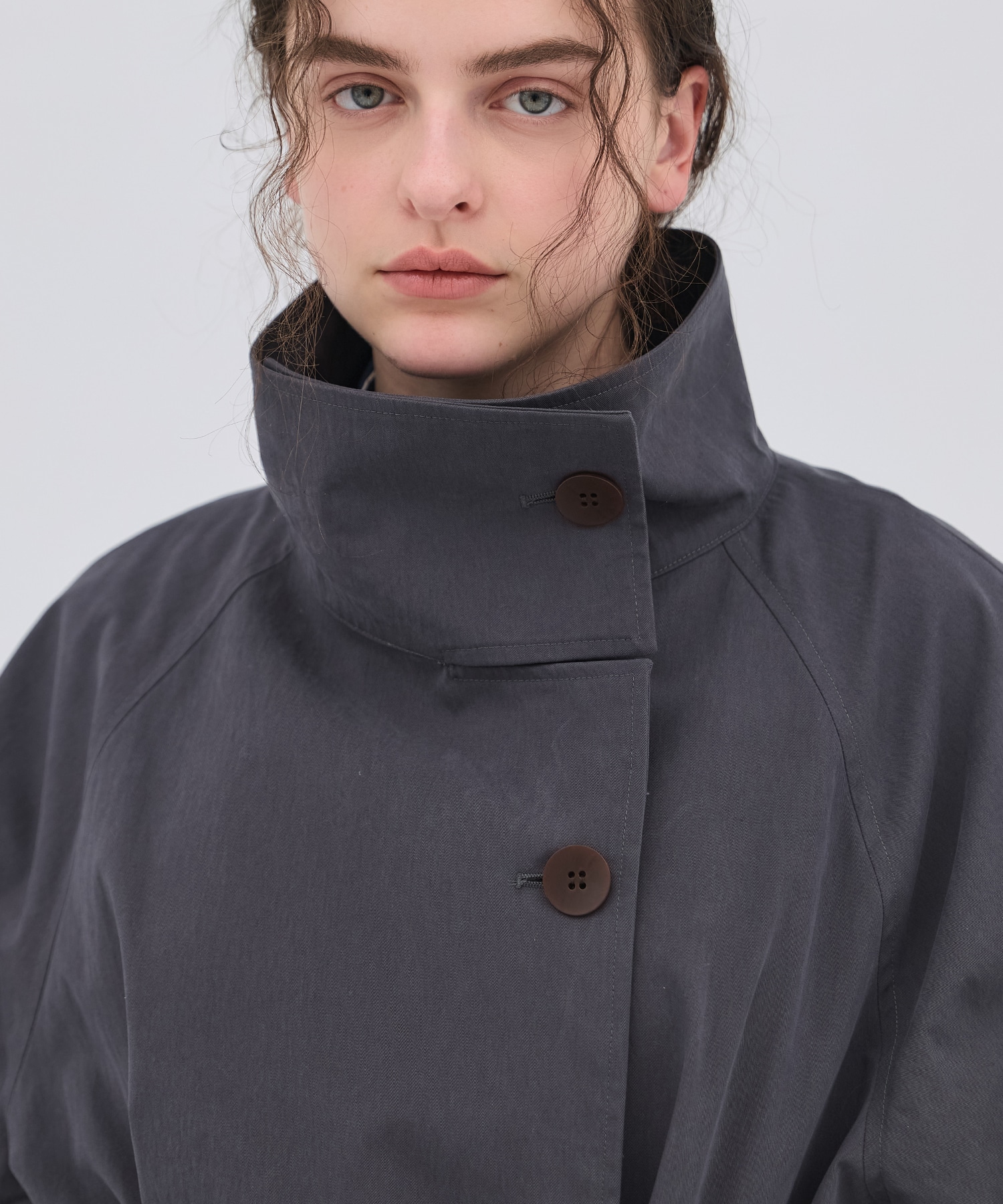 ファンネルネックショートトレンチコート