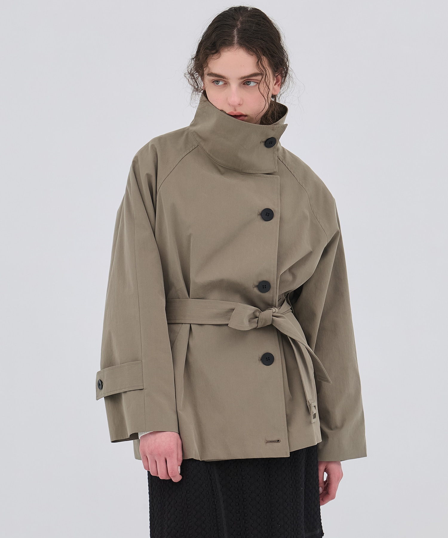 ファンネルネックショートトレンチコート