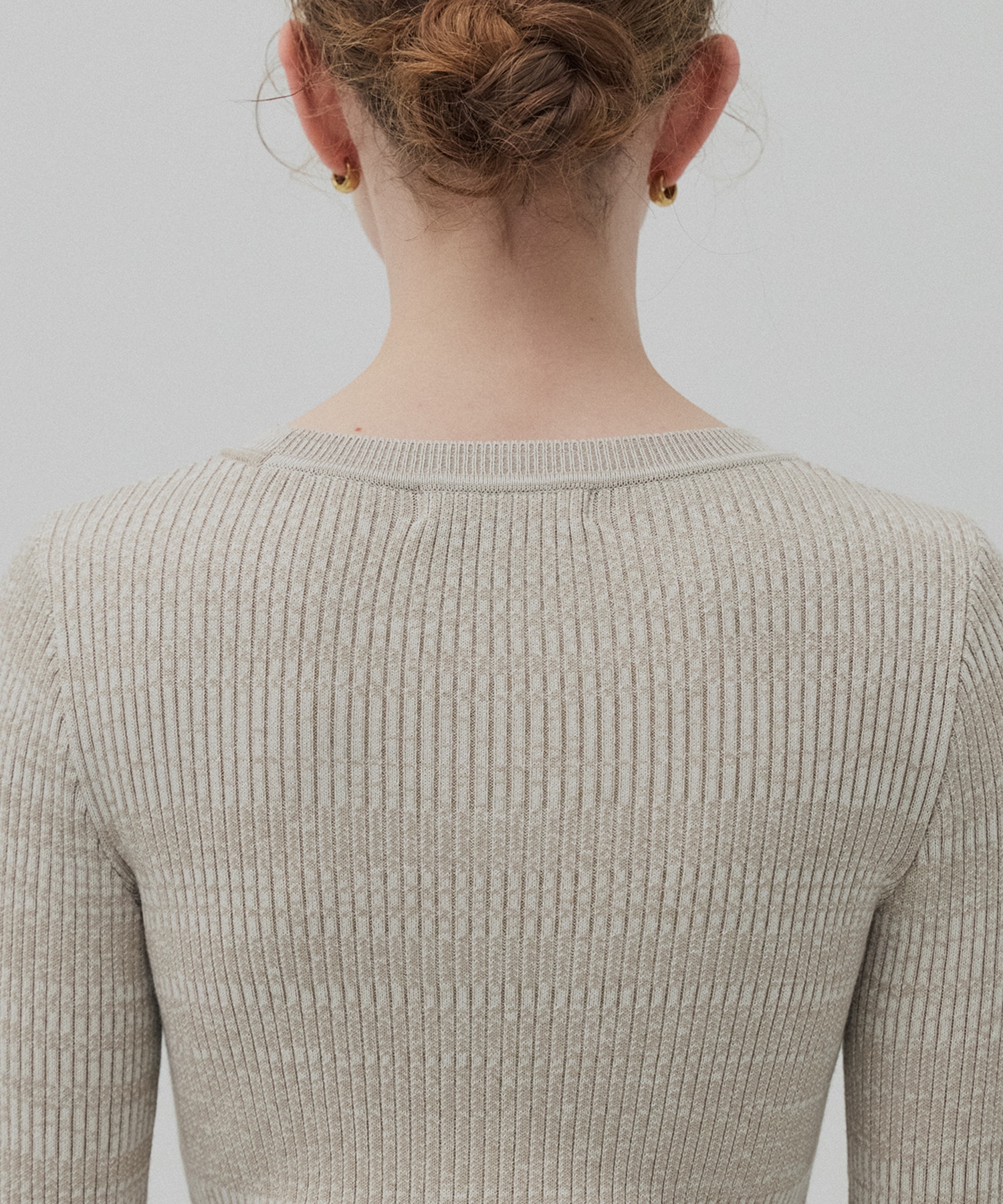 クルーネックリブニット