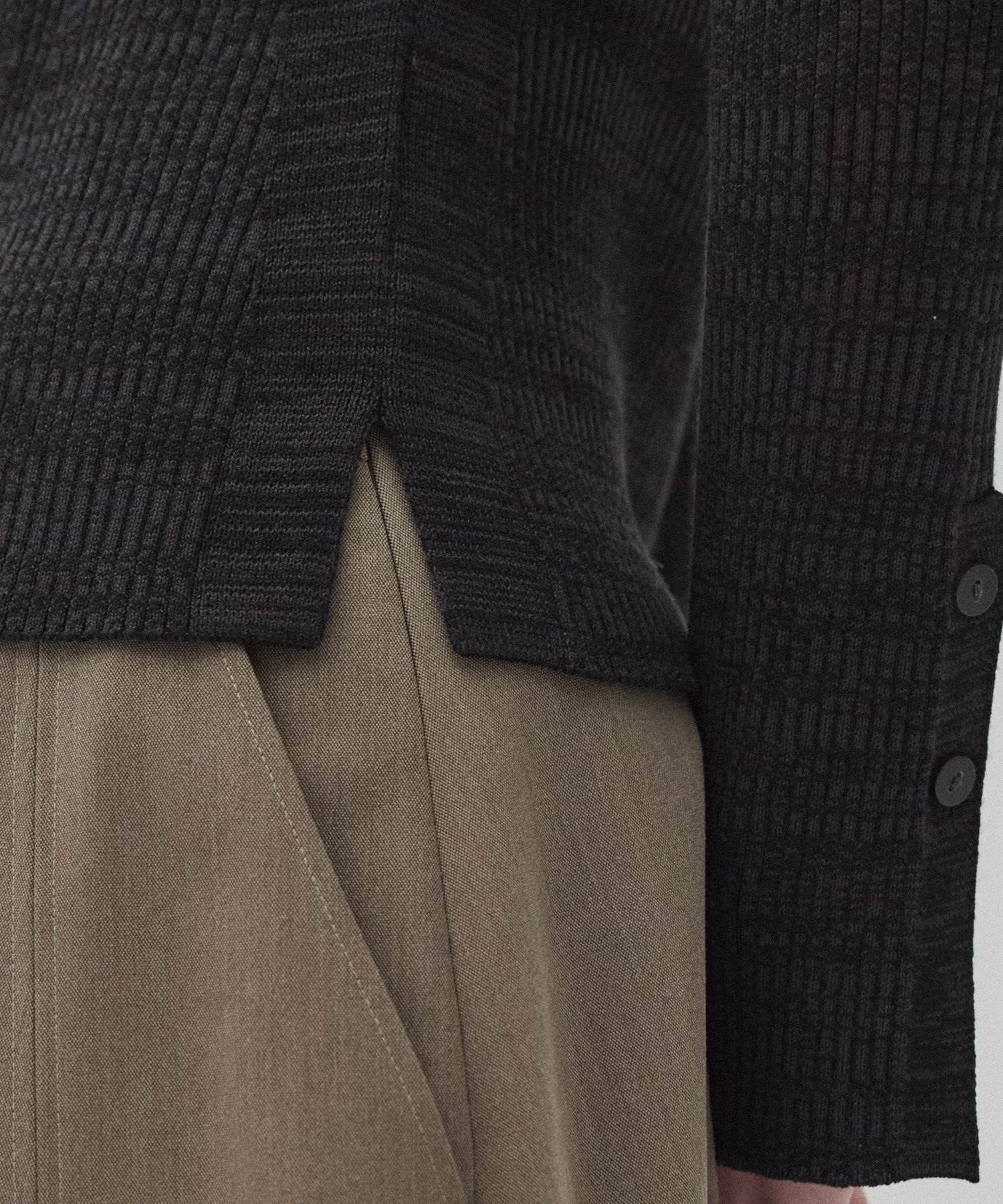 クルーネックリブニット