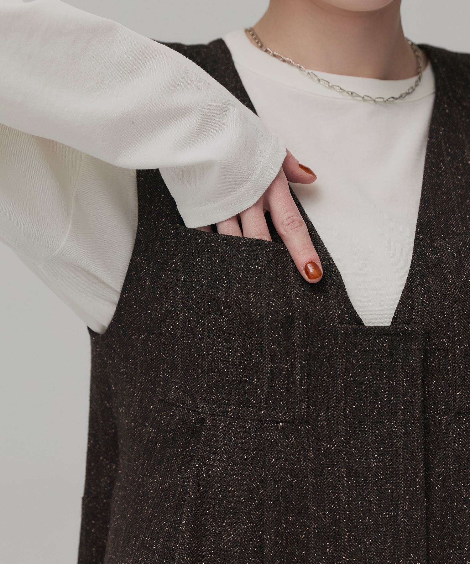 Vネックジャンパースカート