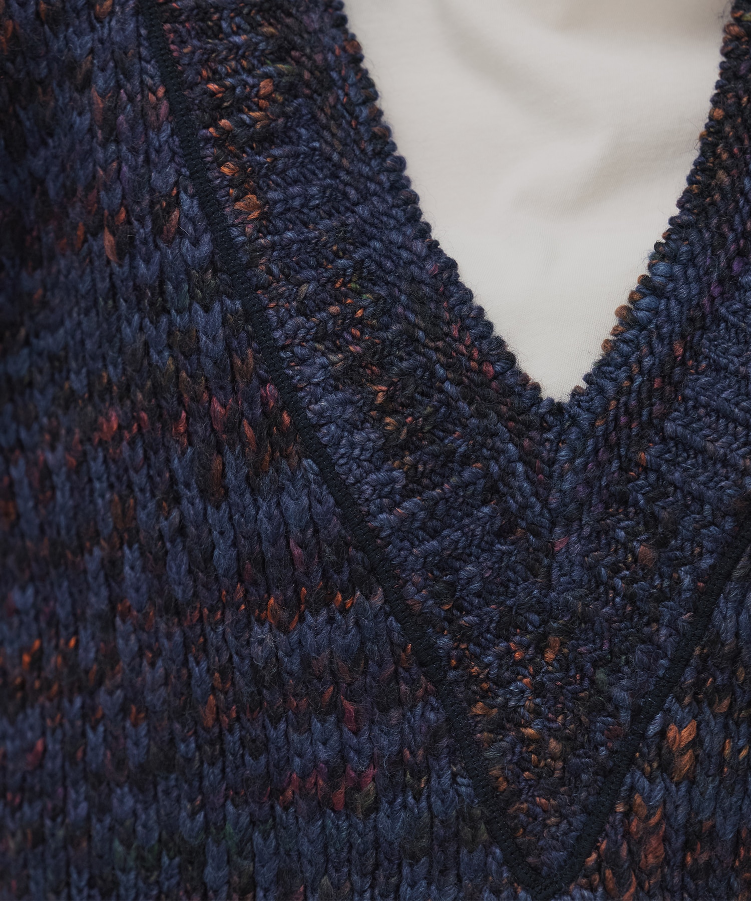 ミックスカラーVネックニット