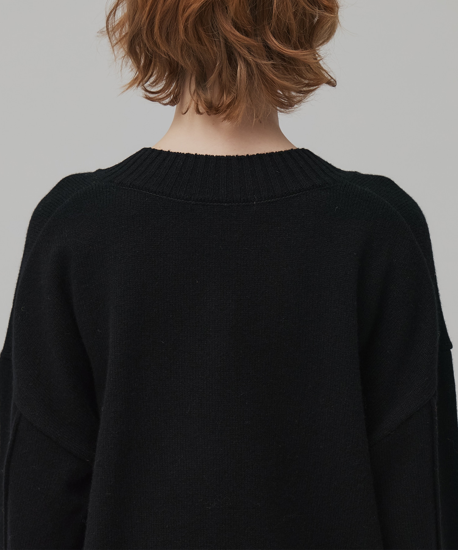 ラムウールVネックニット