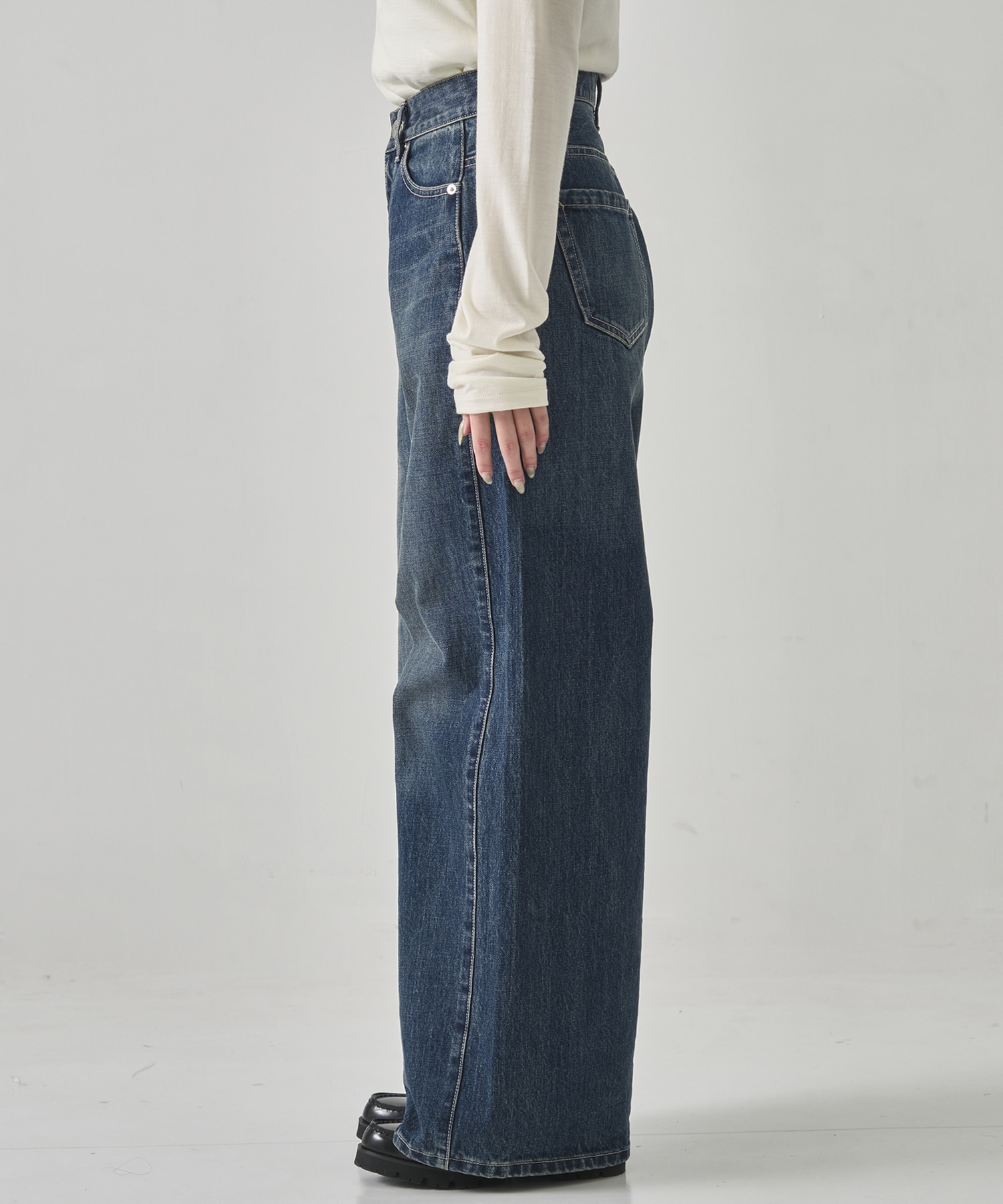 ラインストレートデニム
