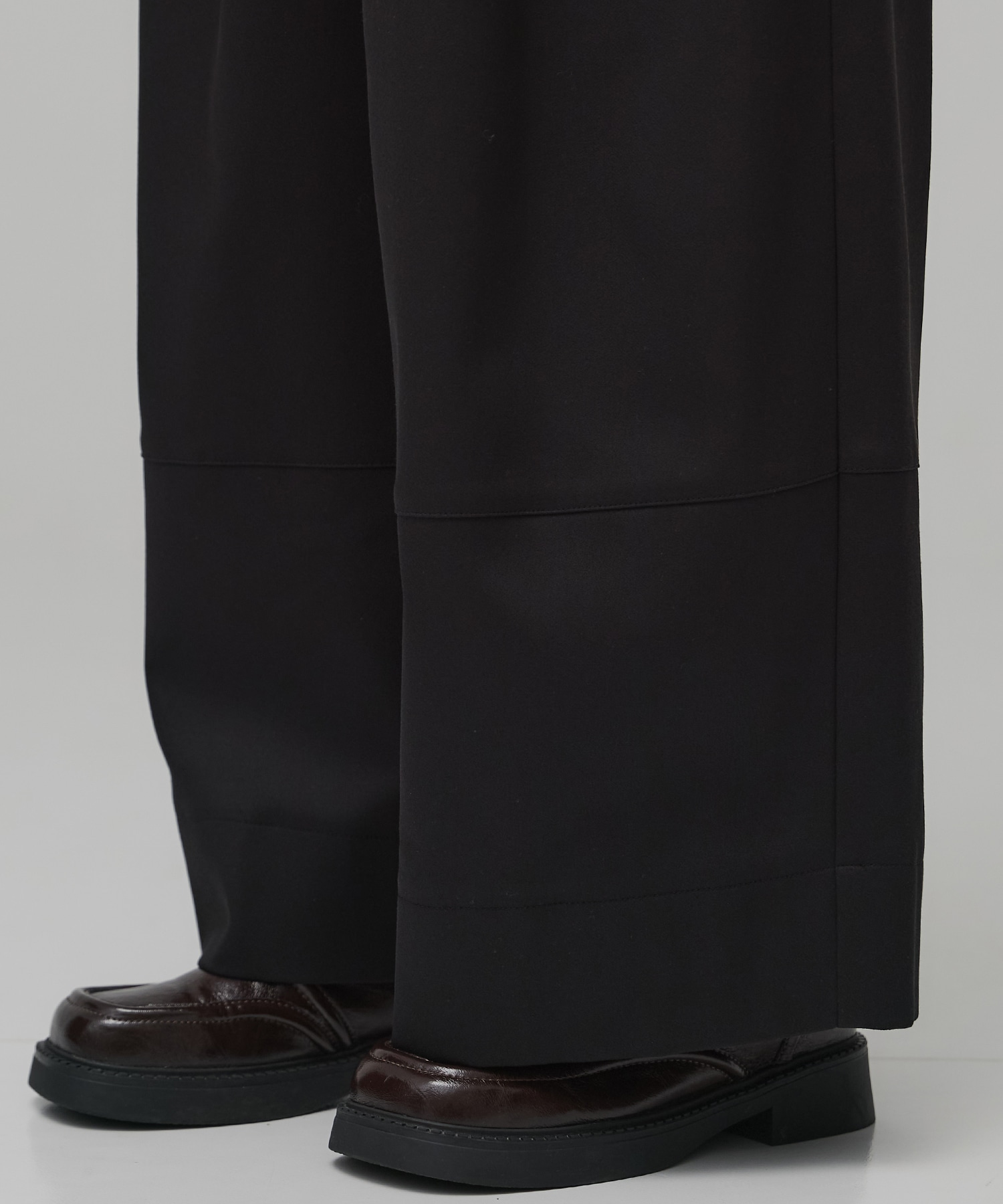 サテンタックイージーパンツ