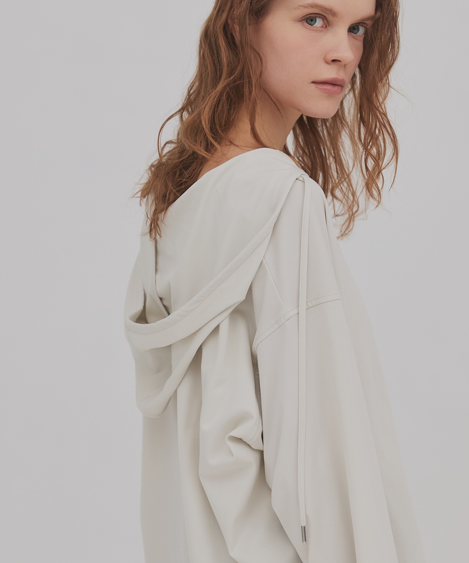 Vネックリラックスフーディ