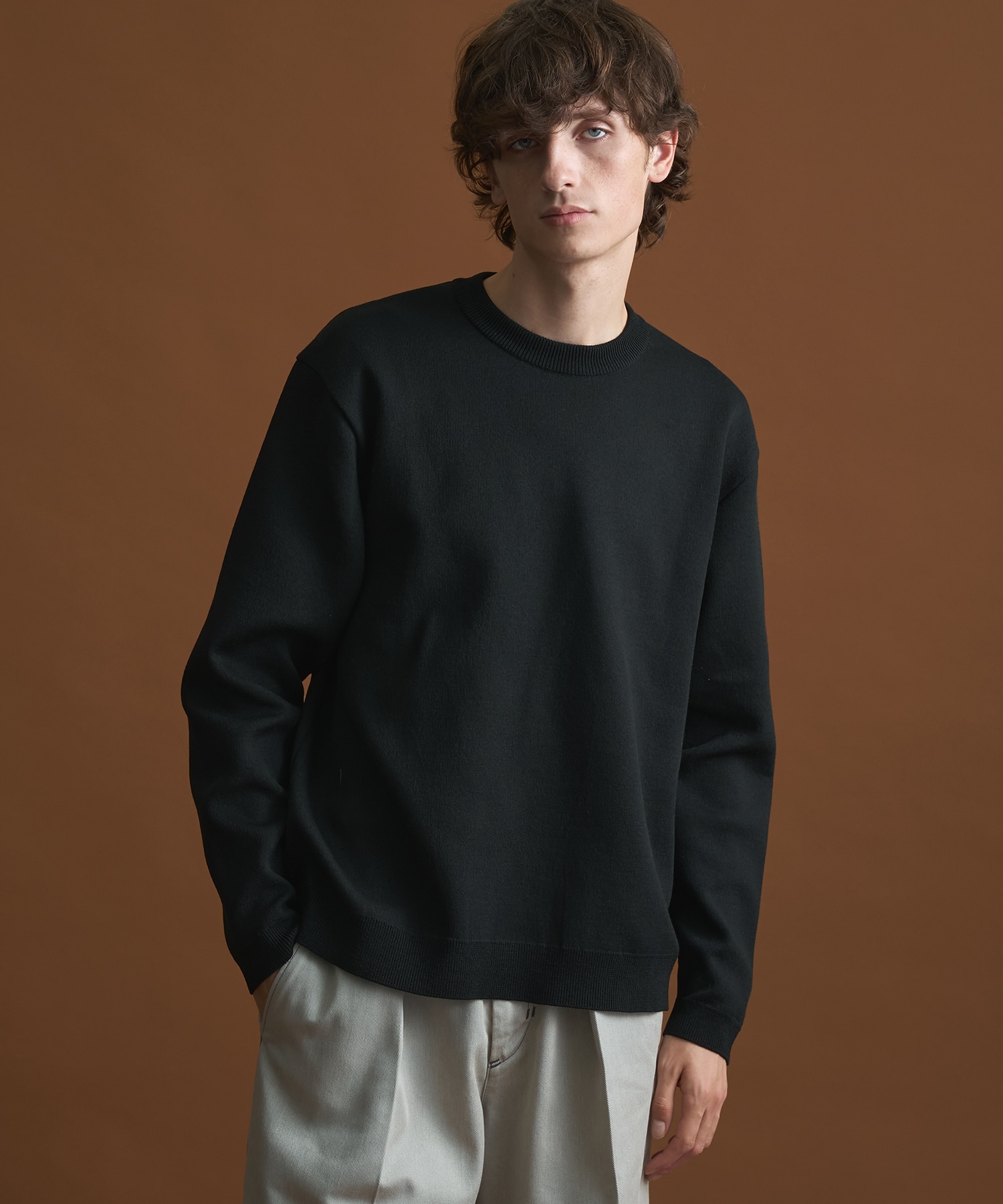 バウンドウールライトクルーネックニット