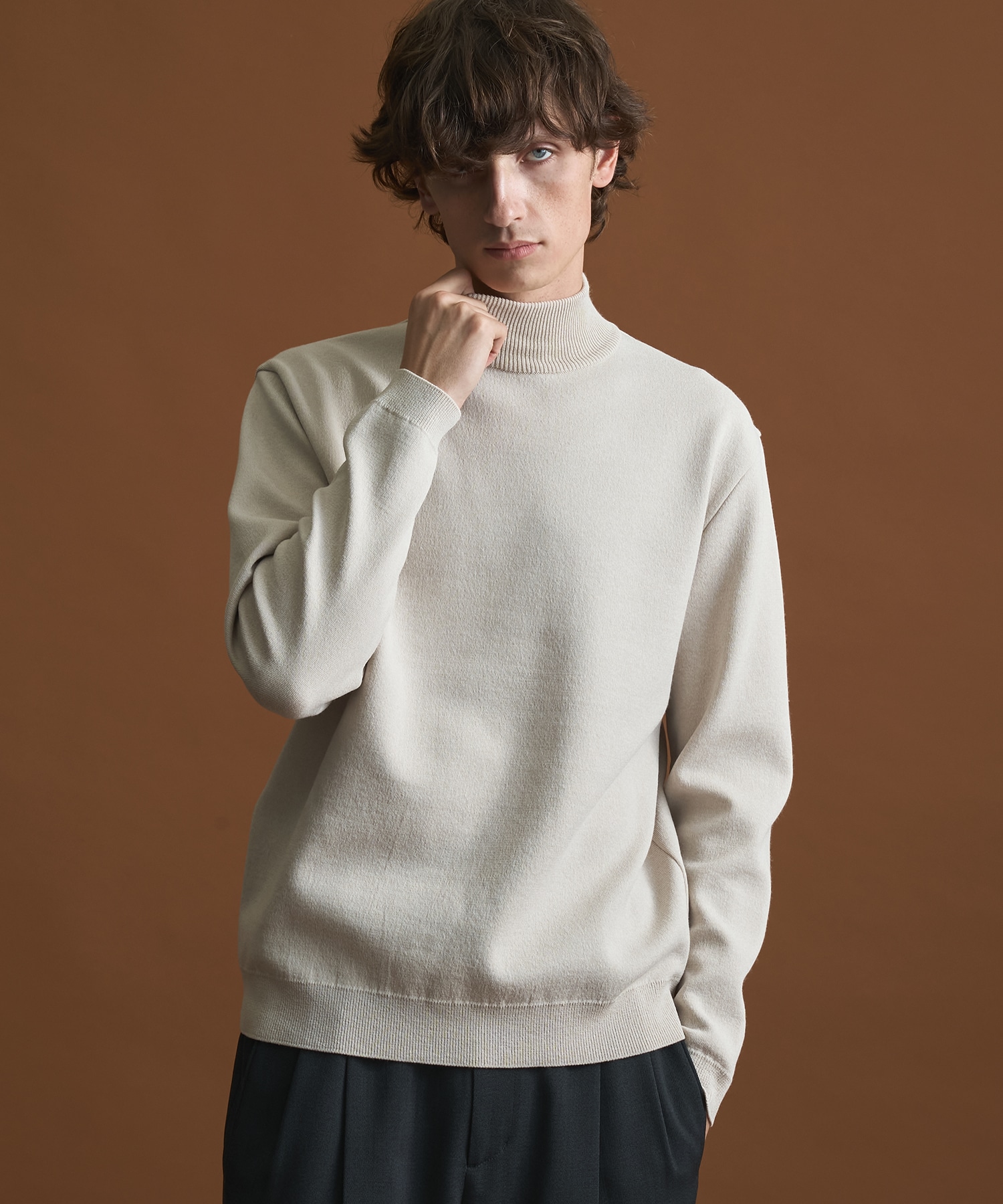 〔一部店舗限定〕バウンドウールライトハイネックニット