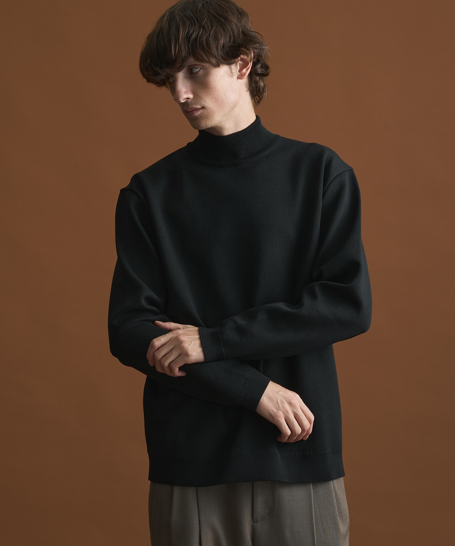 〔一部店舗限定〕バウンドウールライトハイネックニット