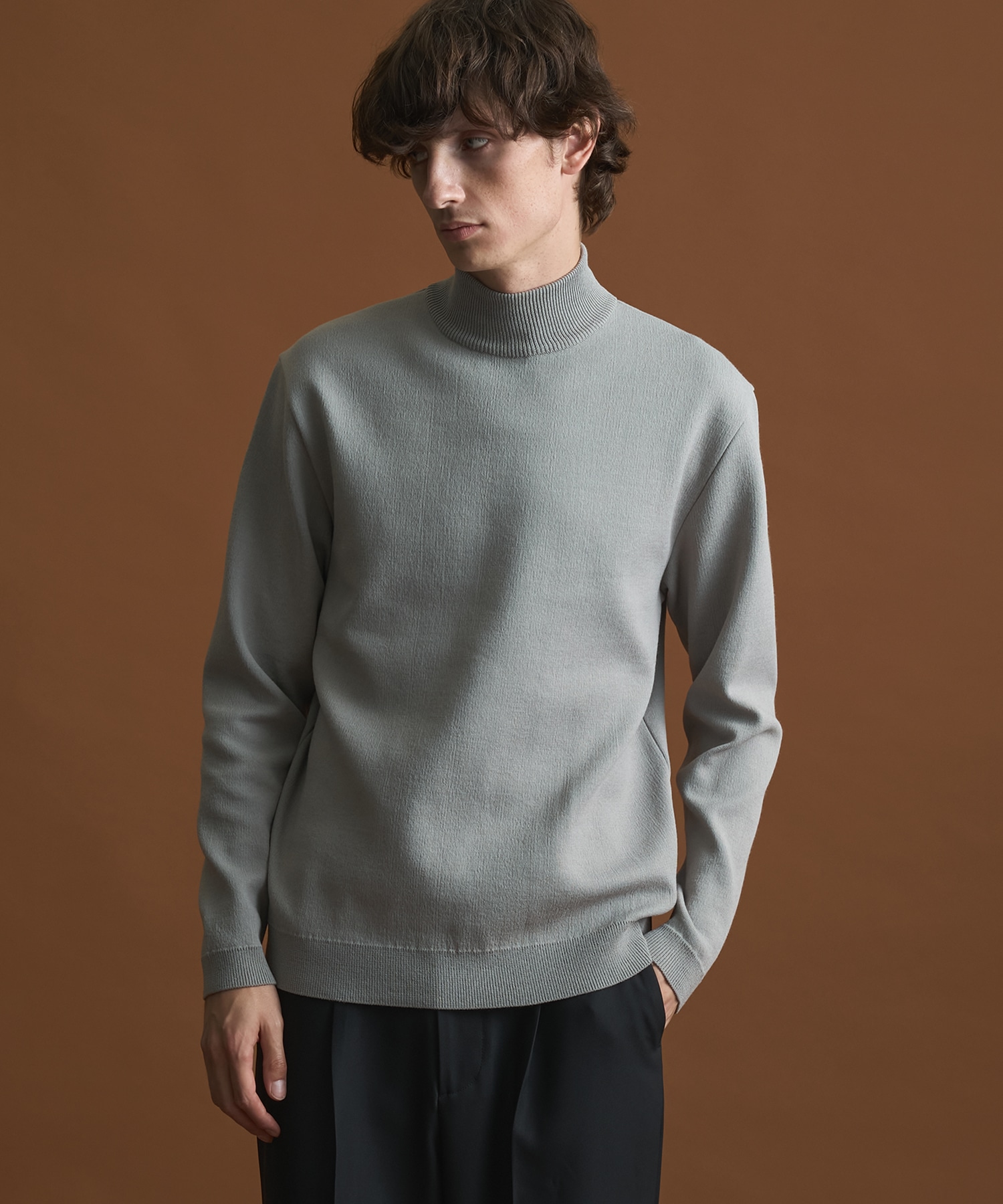 〔一部店舗限定〕バウンドウールライトハイネックニット