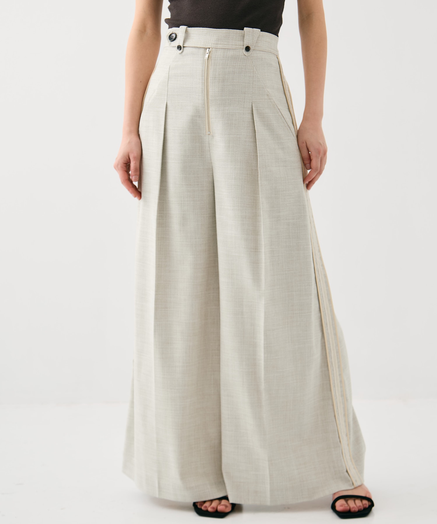 サイドラインタックワイドパンツ