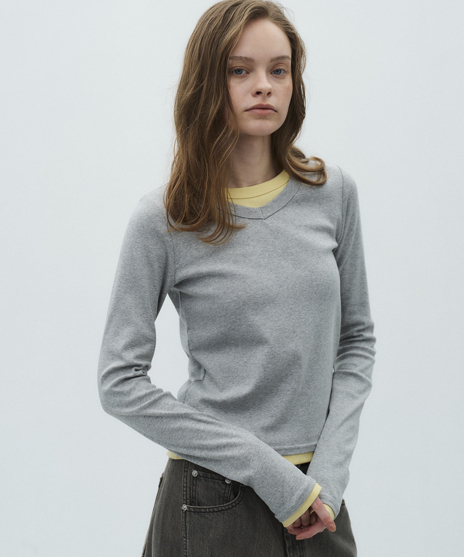 Vネックレイヤードトップス