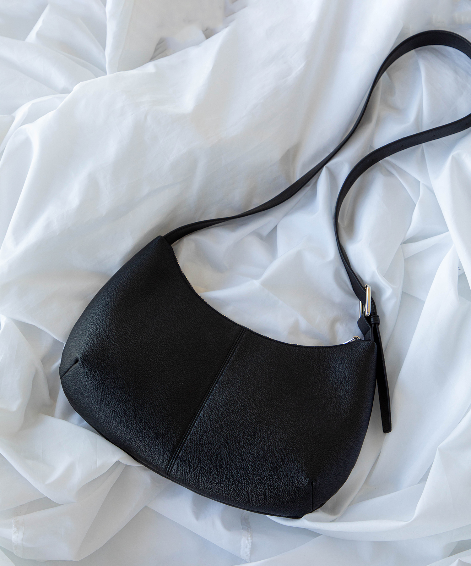 【WEB限定商品】レザースモールスリングバッグ
