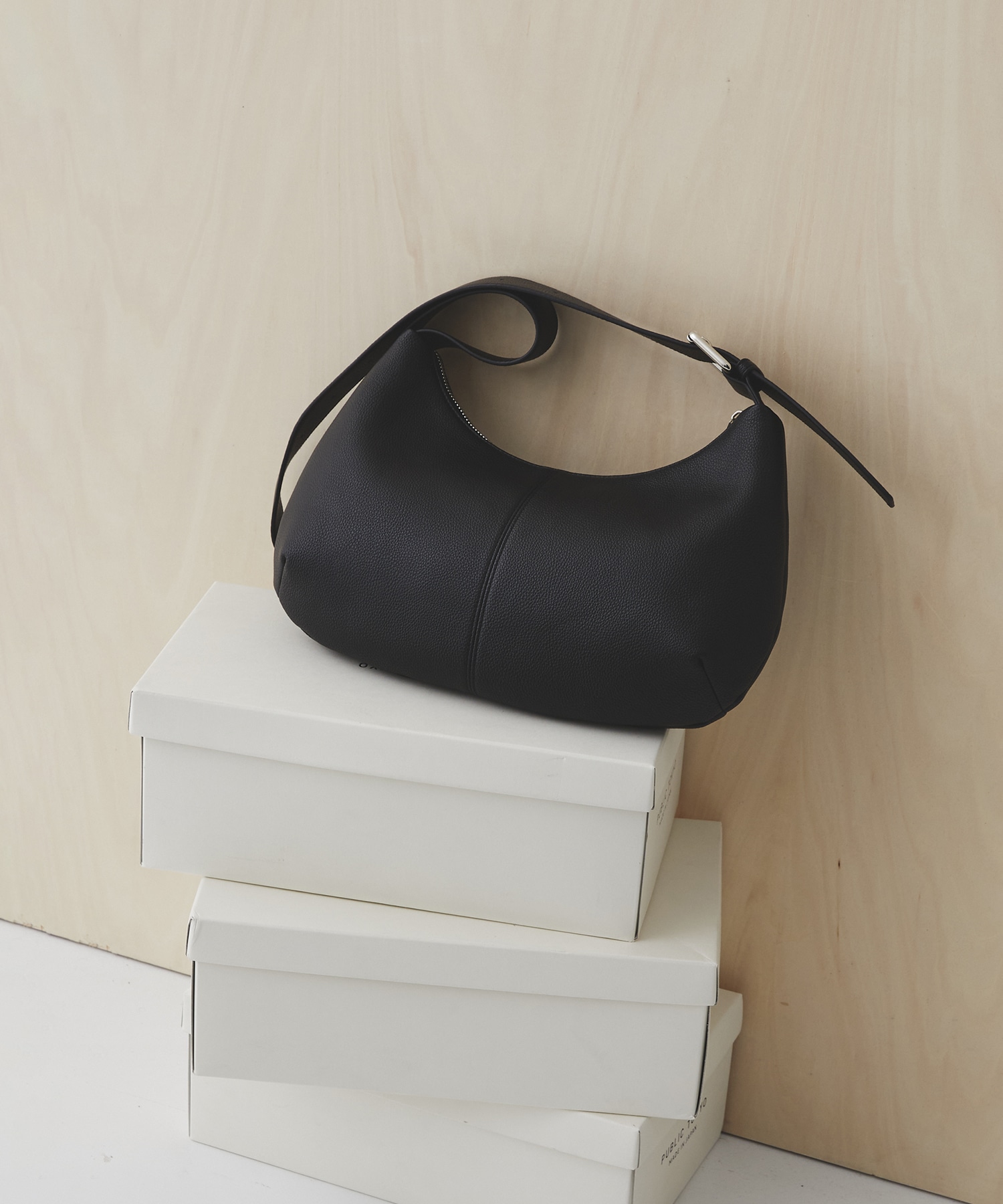 【WEB限定商品】レザースモールスリングバッグ