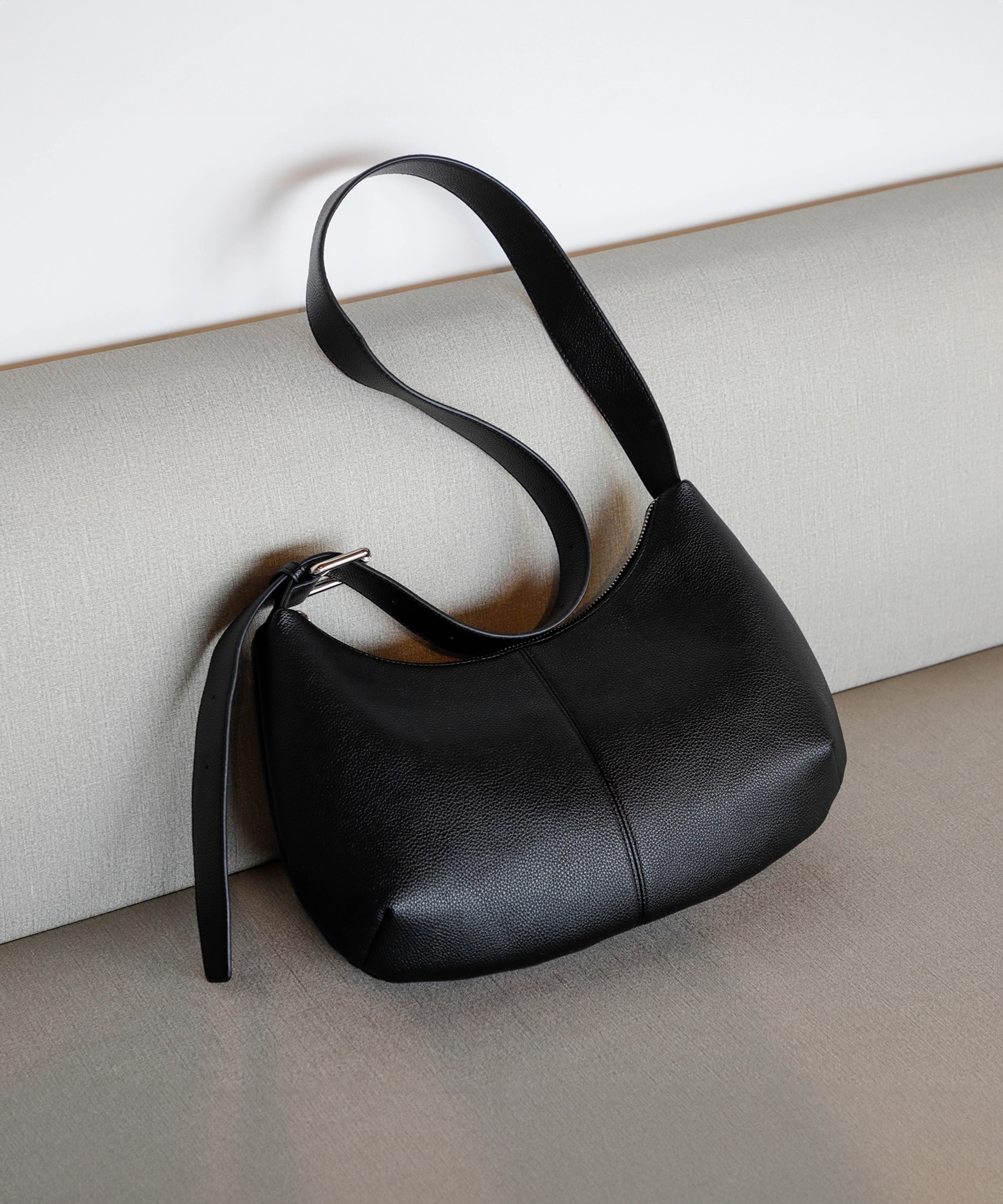 【WEB限定】レザースモールスリングバッグ