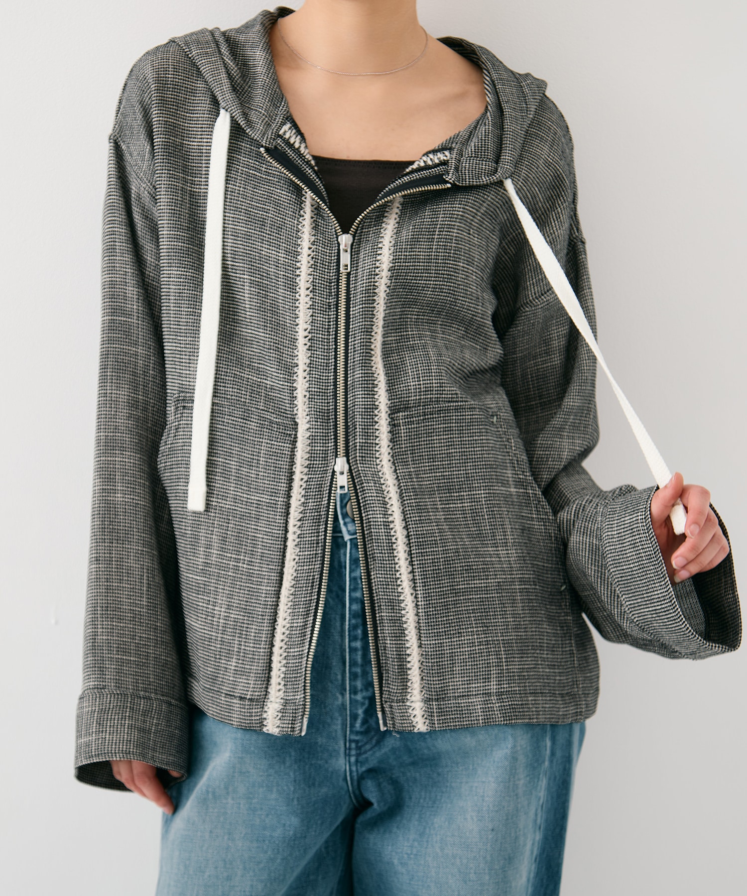 エンブロイダリーメッシュパーカー