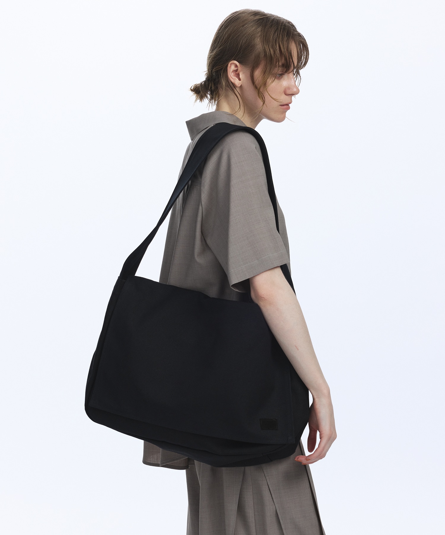 yrz フラップショルダーBAG