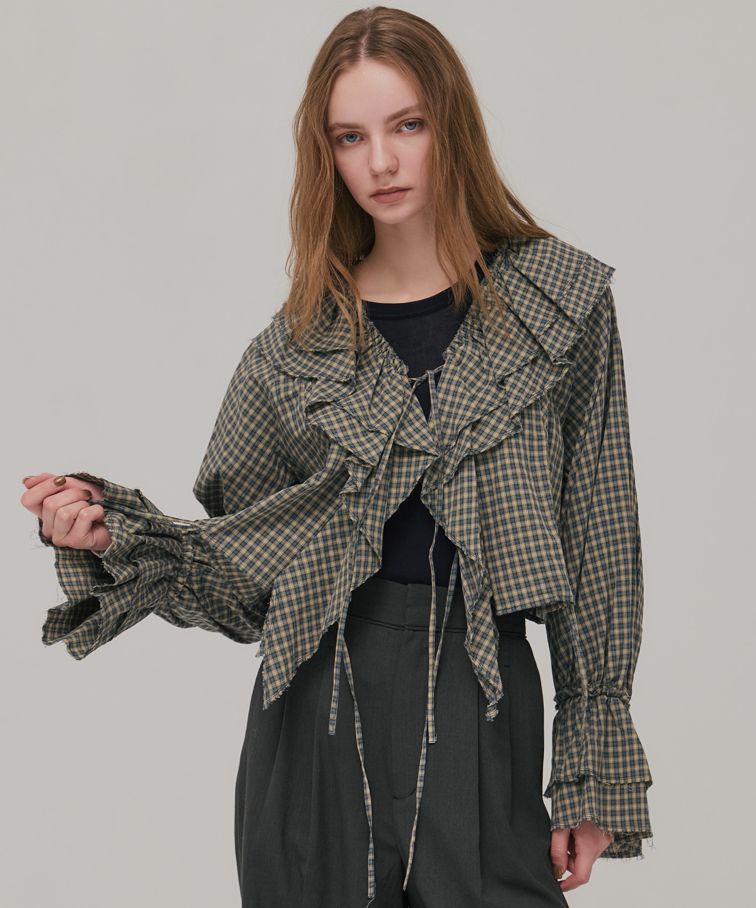 ラッフルカラーギャザーブラウス