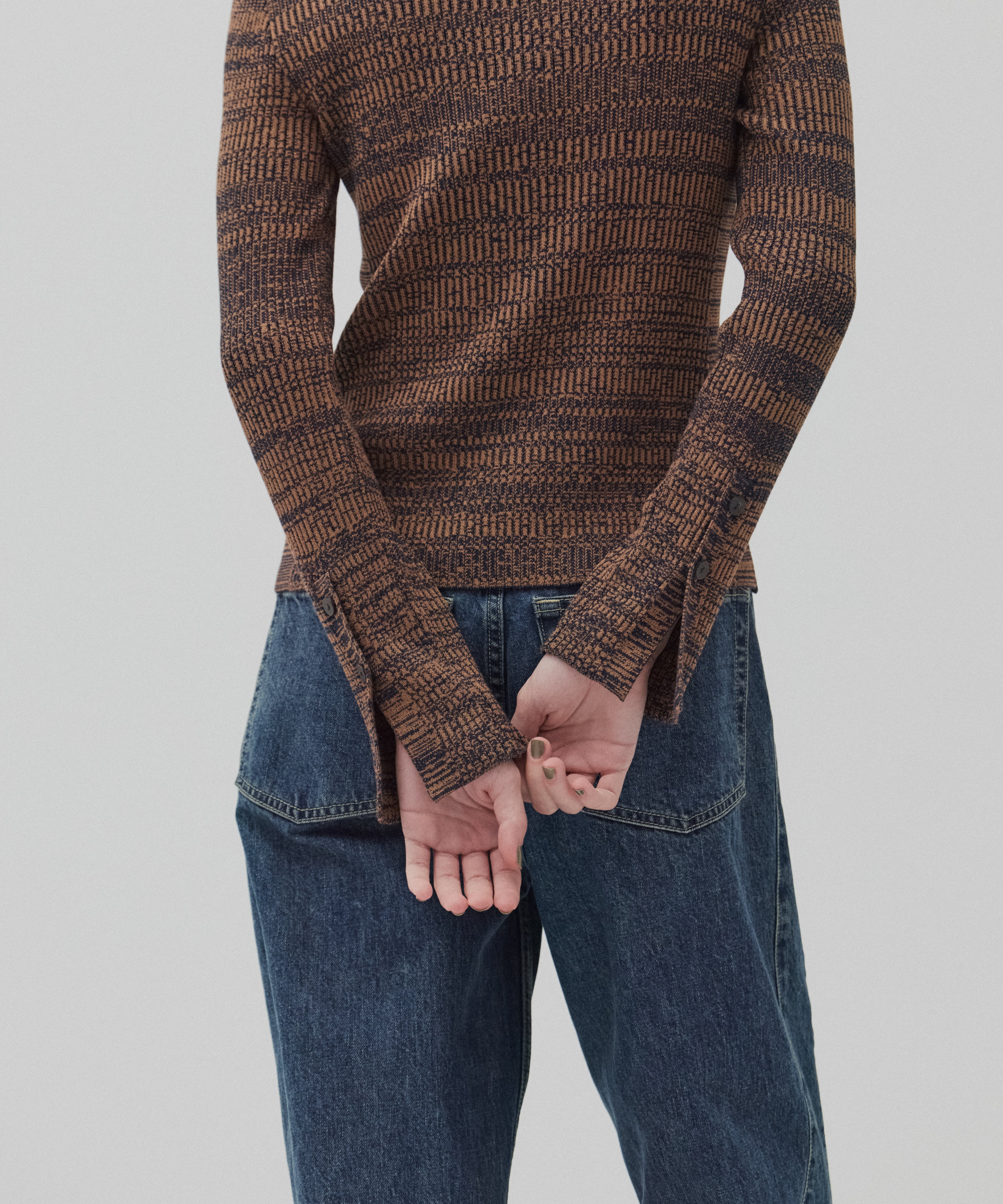 クルーネックリブニット