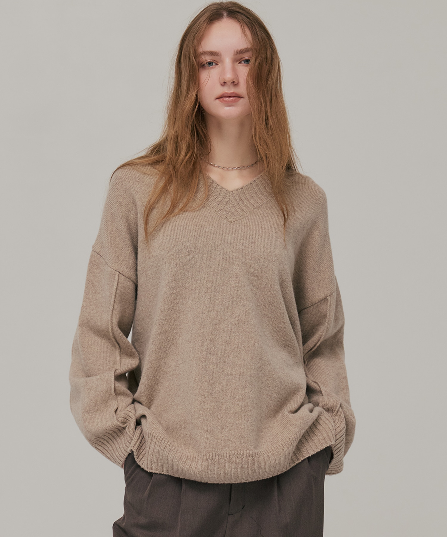 ラムウールVネックニット