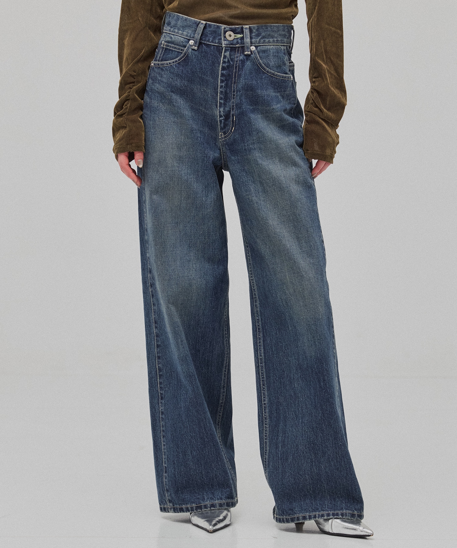 ラインストレートデニム