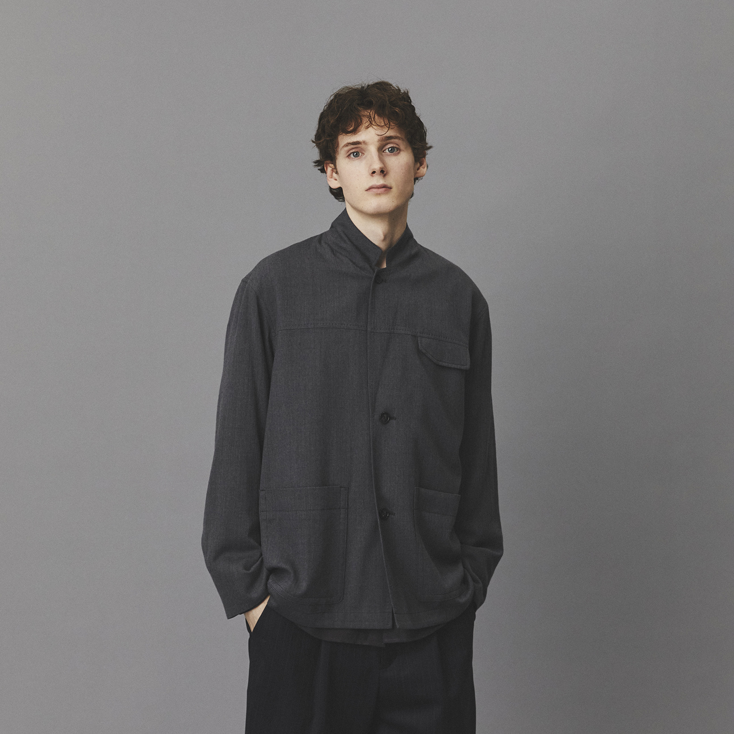 静かに惹きつける、上質な日常着。